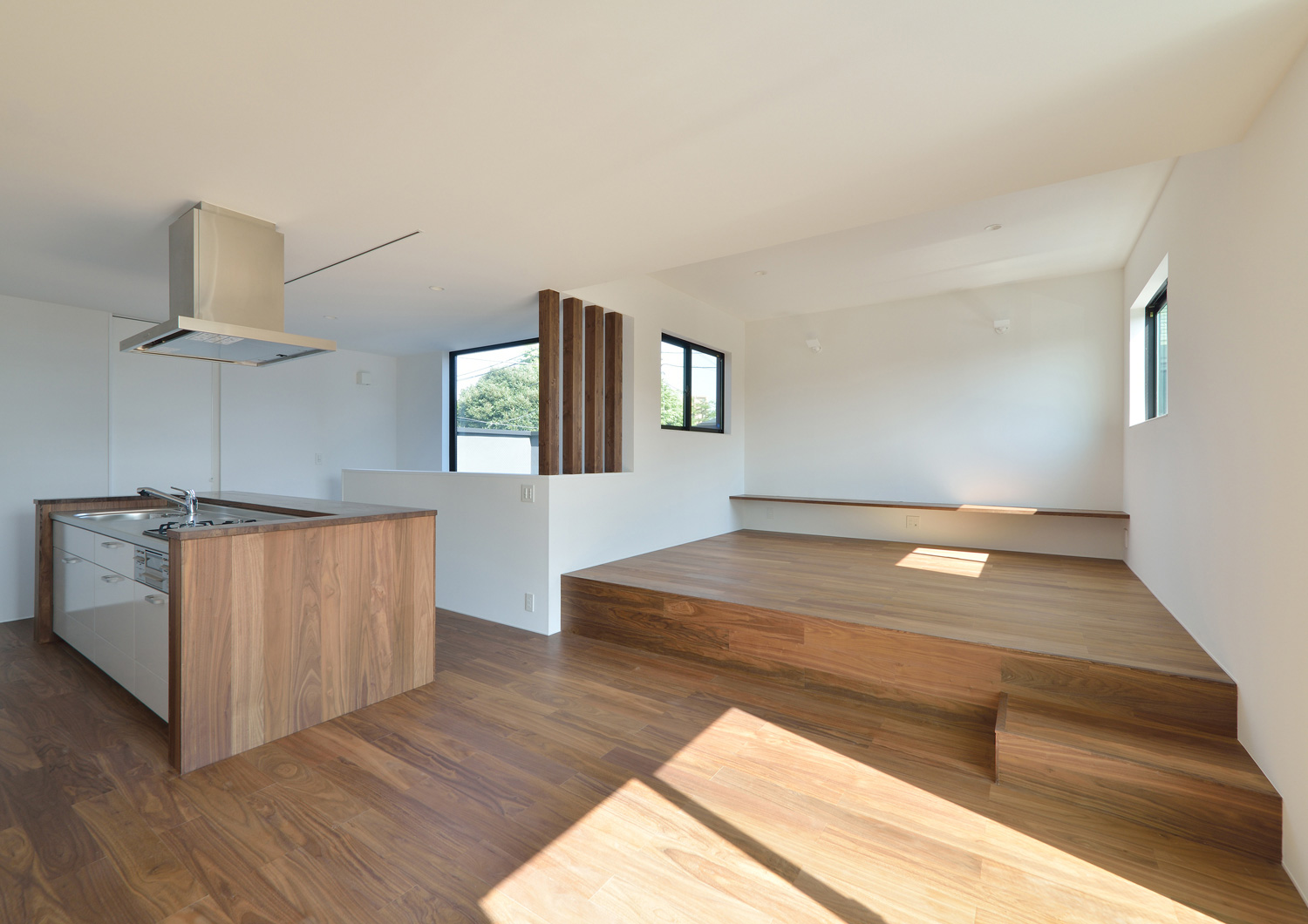 木材を中心とした温かみのあるLDK・デザイン住宅 注文住宅・デザイン住宅建築実例_『CASE566 拡がりを内包する黒庭』_LDK