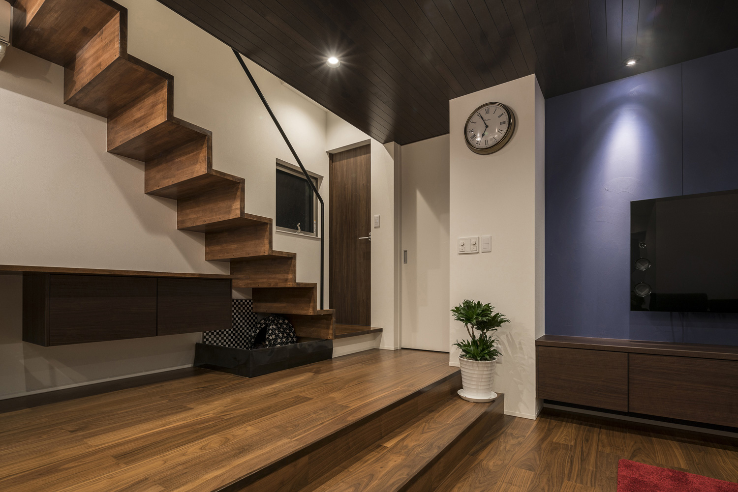 リビングイン階段のあるかっこいいLDK・デザイン住宅 注文住宅・デザイン住宅建築実例_『CASE567 lokki』_LDK