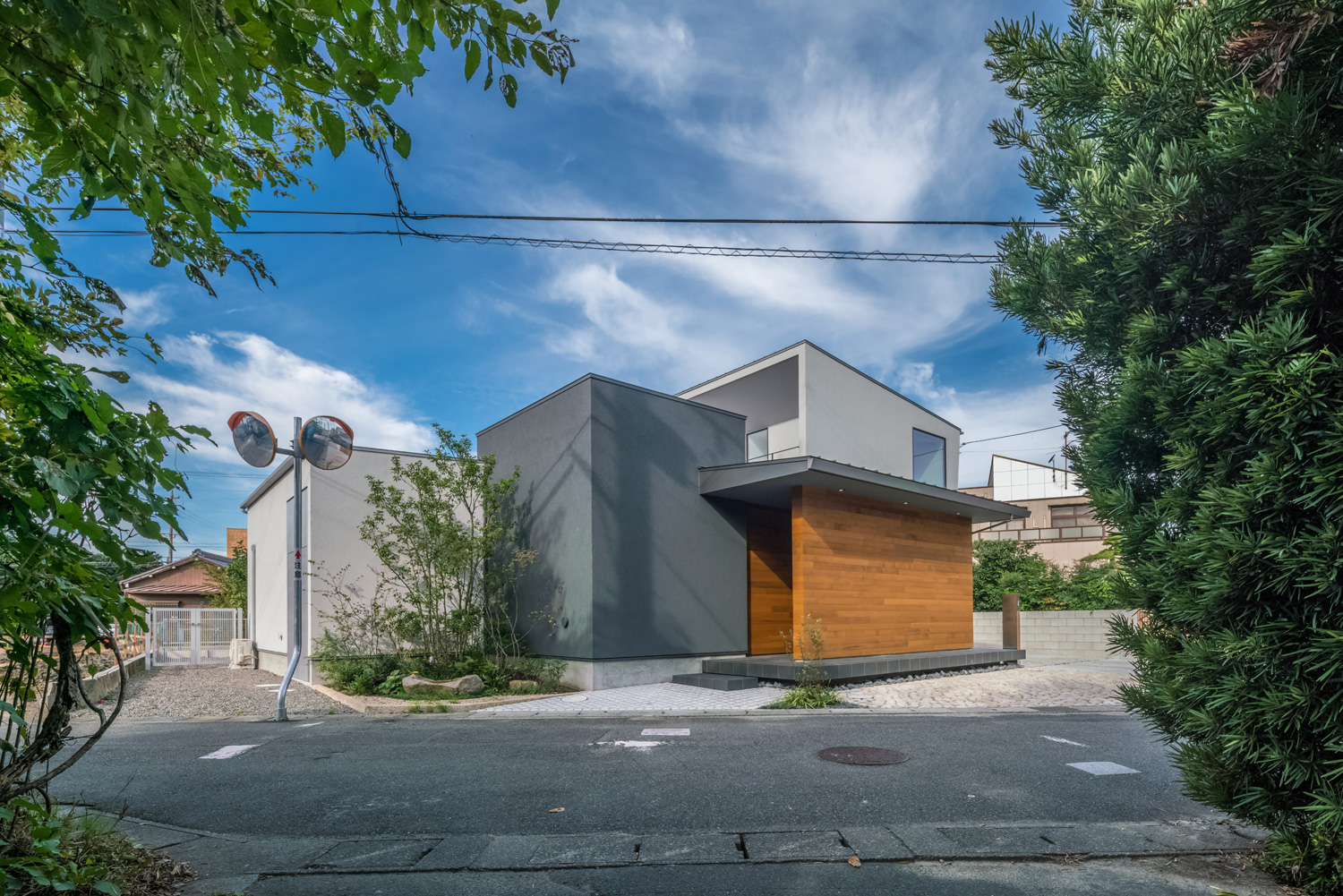 デザイン住宅建築実例_外観・注文住宅『CASE576 回廊の家』の建築実例・施⼯例の写真・建物外観全体 注文住宅・デザイン住宅建築実例_『CASE576 回廊の家』_外観