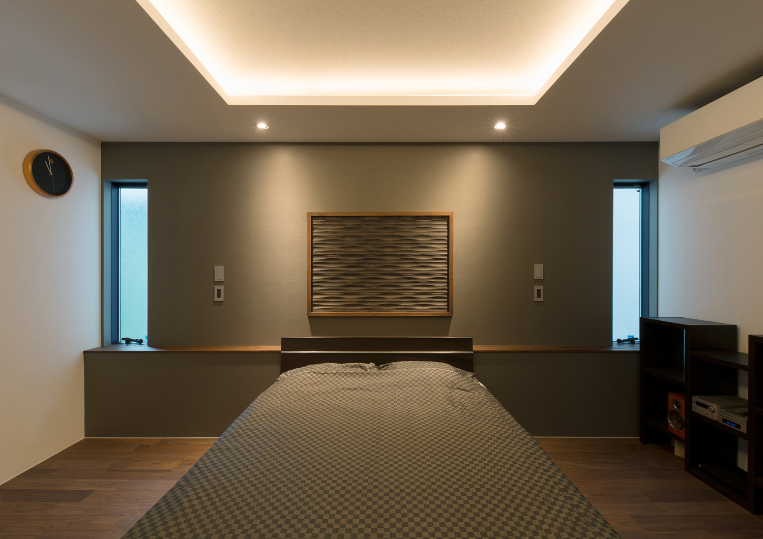 折り上げ天井に間接照明を取り付けた寝室・デザイン住宅 注文住宅・デザイン住宅建築実例_『CASE577 紬(つむぎ)の家』_寝室