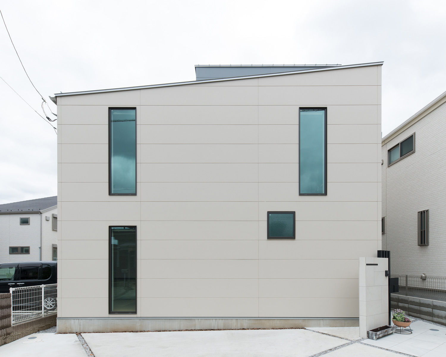 デザイン住宅建築実例_外観・注文住宅『CASE595 あかりを織る家』の建築実例・施⼯例の写真・建物外観全体 注文住宅・デザイン住宅建築実例_『CASE595 あかりを織る家』_外観