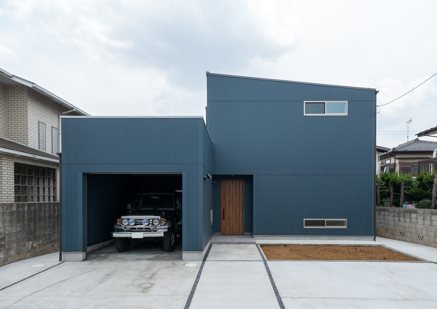 デザイン住宅建築実例_外観・注文住宅『CASE601 ドマノイエ』の建築実例・施⼯例の写真・建物外観全体 注文住宅・デザイン住宅建築実例_『CASE601 ドマノイエ』_外観