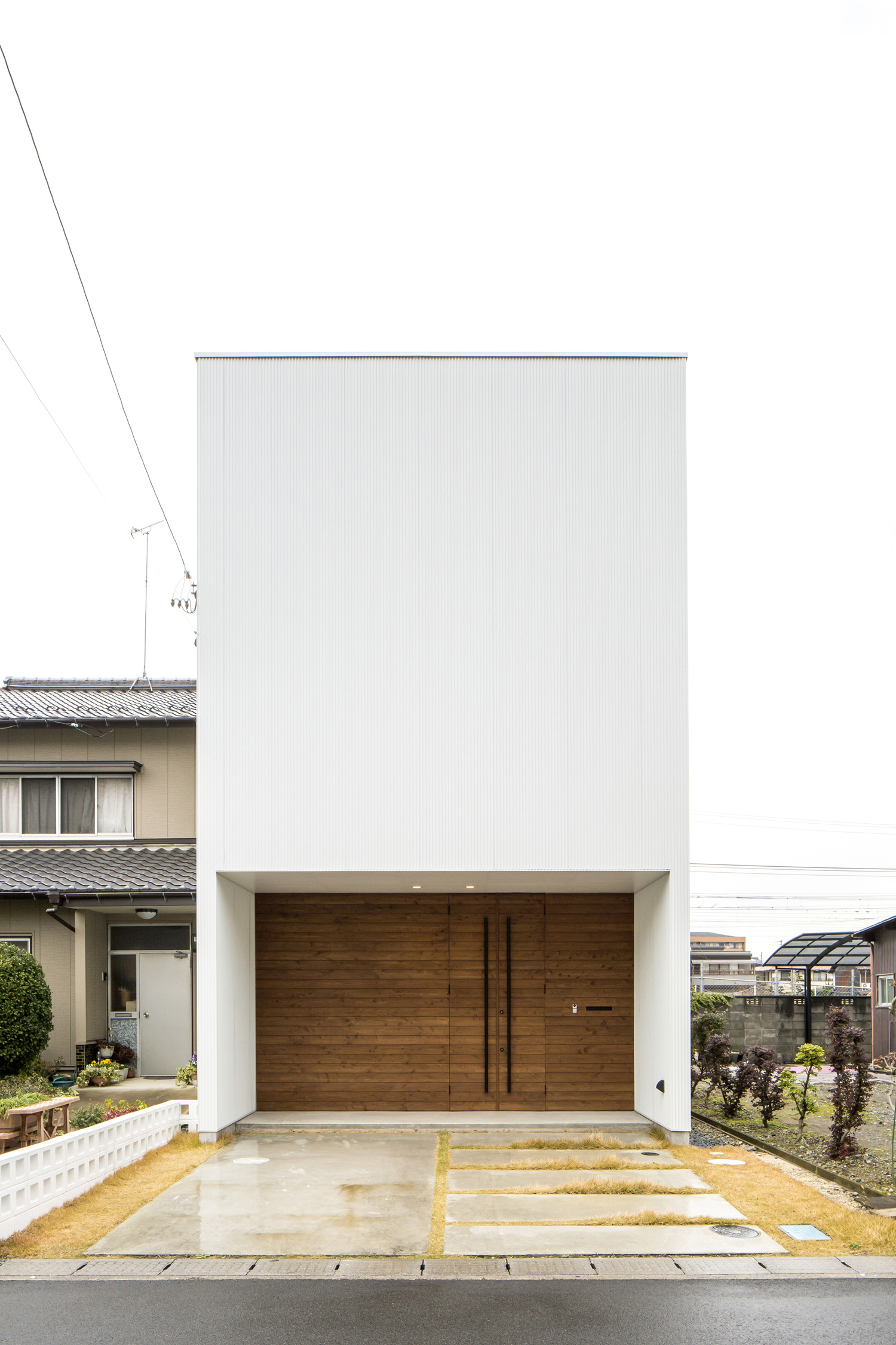 デザイン住宅建築実例_外観・注文住宅『CASE603 Flügel』の建築実例・施⼯例の写真・建物外観全体 注文住宅・デザイン住宅建築実例_『CASE603 Flügel』_外観