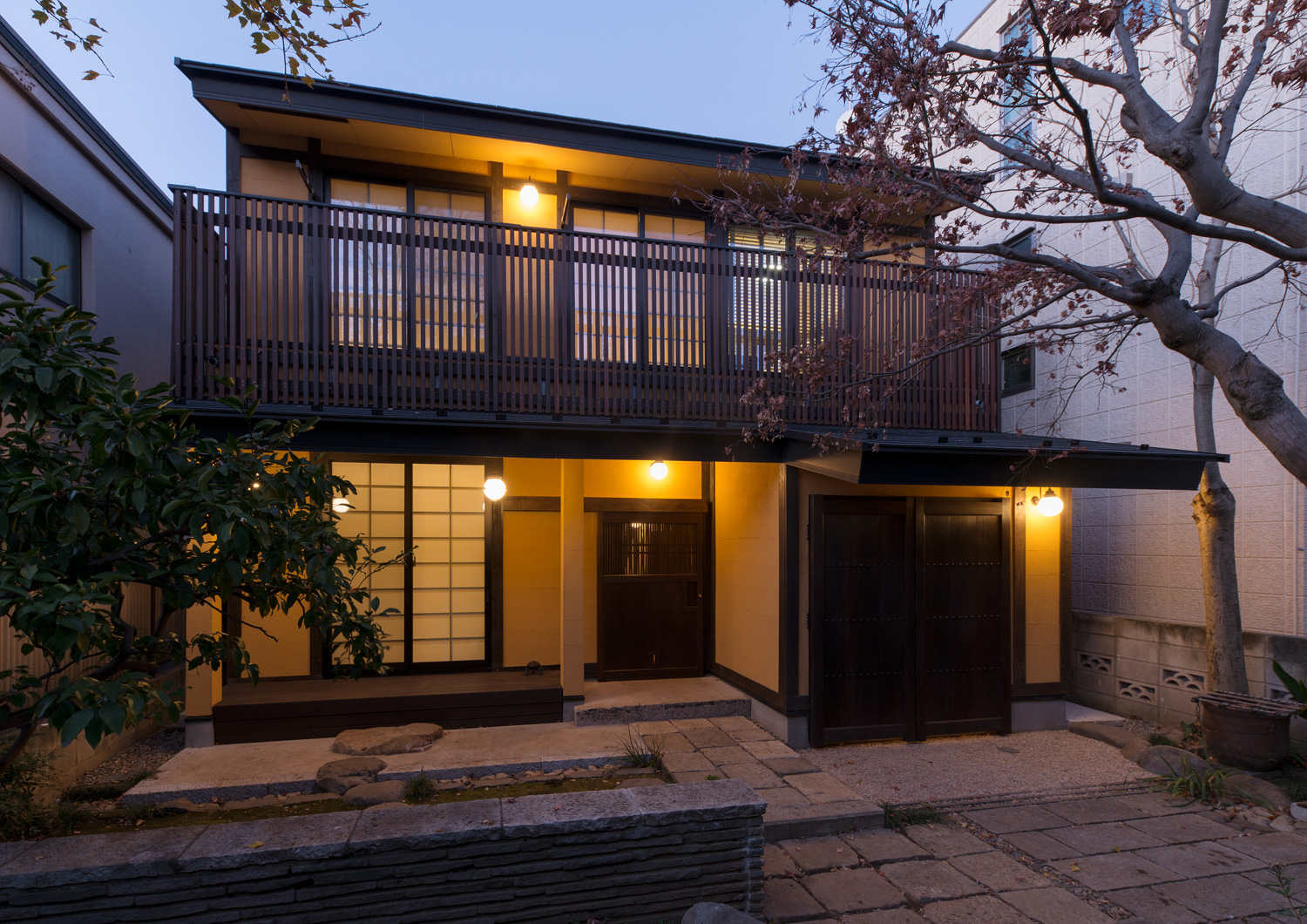 照明に照らされた純和風の外観の家・デザイン住宅 注文住宅・デザイン住宅建築実例_『CASE607 懐(ふところ)』_外観