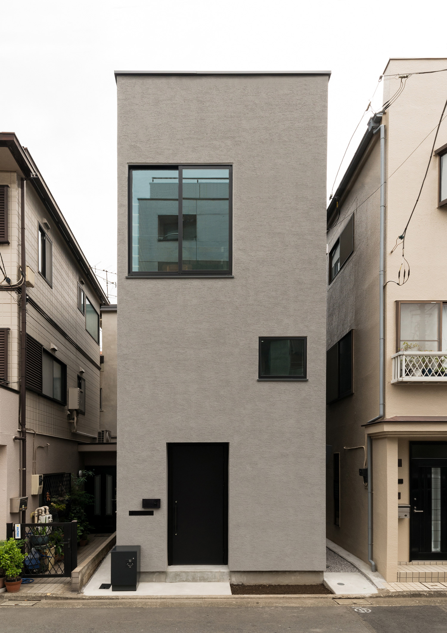 デザイン住宅建築実例_外観・注文住宅『CASE612 たなのいえ』の建築実例・施⼯例の写真・建物外観全体 注文住宅・デザイン住宅建築実例_『CASE612 たなのいえ』_外観