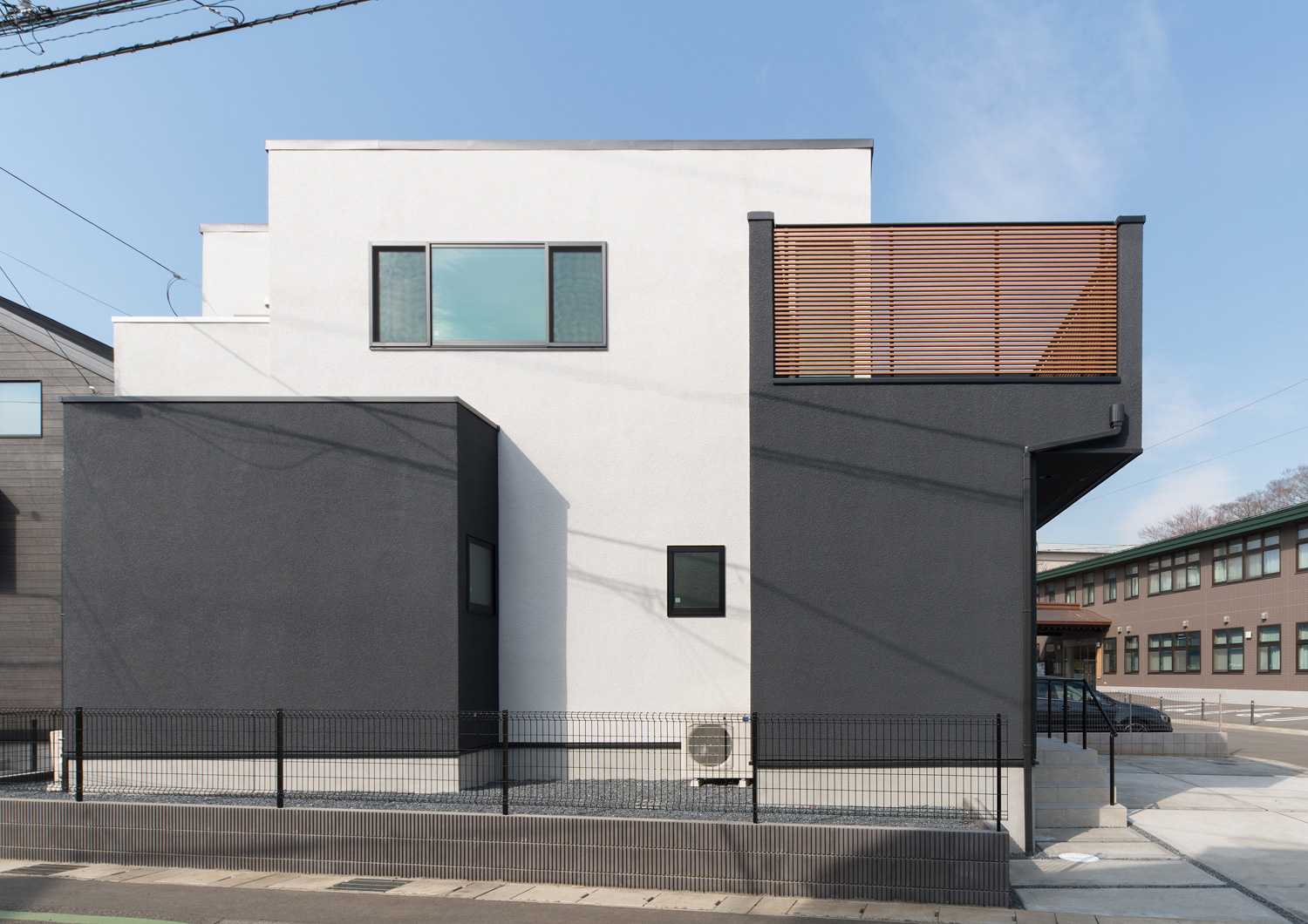 白と黒のキューブを組み合わせたような外観の住宅・デザイン住宅 注文住宅・デザイン住宅建築実例_『CASE615 SML□』_外観