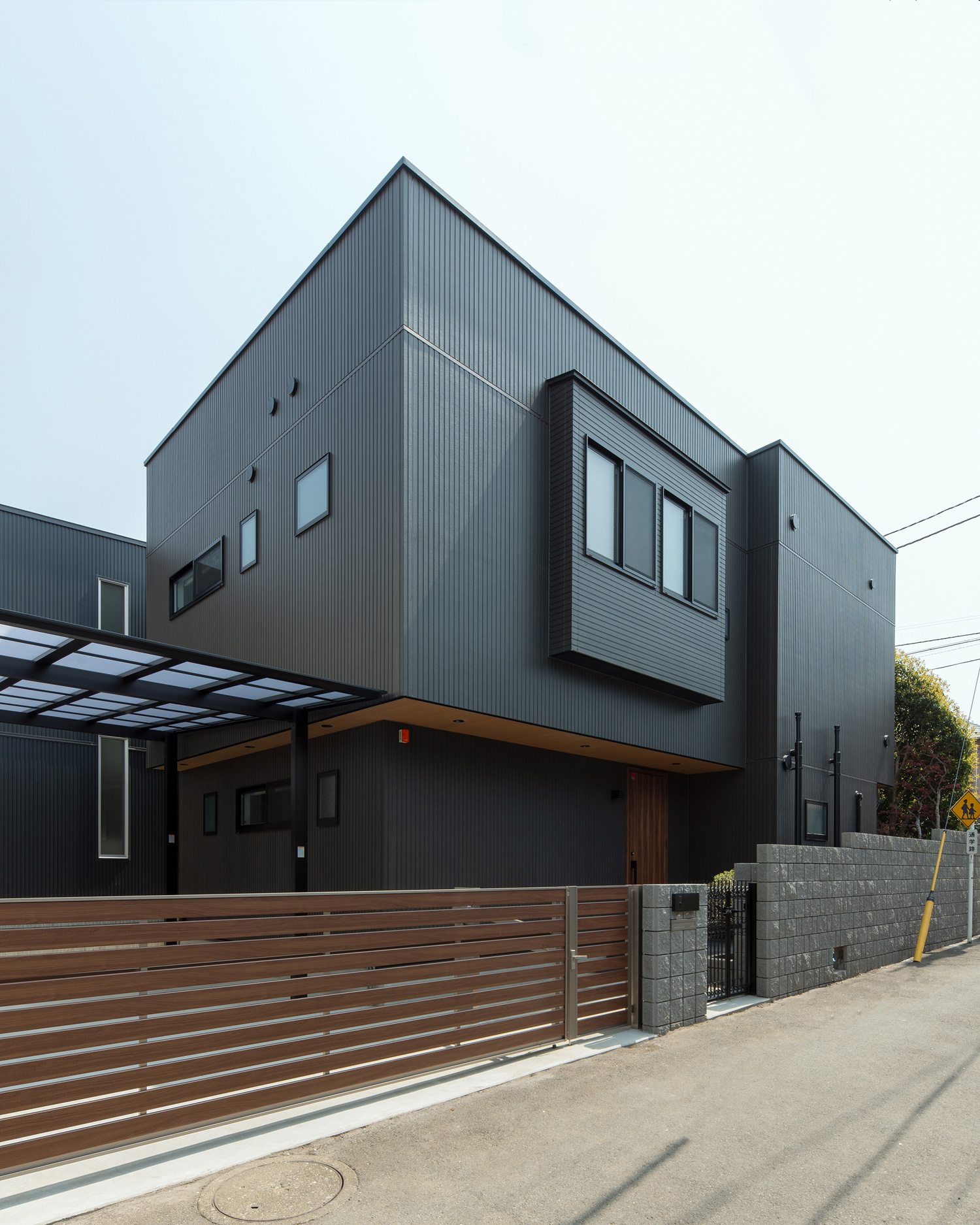 デザイン住宅建築実例_外観・注文住宅『CASE620 継承する家』の建築実例・施⼯例の写真・建物外観全体 注文住宅・デザイン住宅建築実例_『CASE620 継承する家』_外観