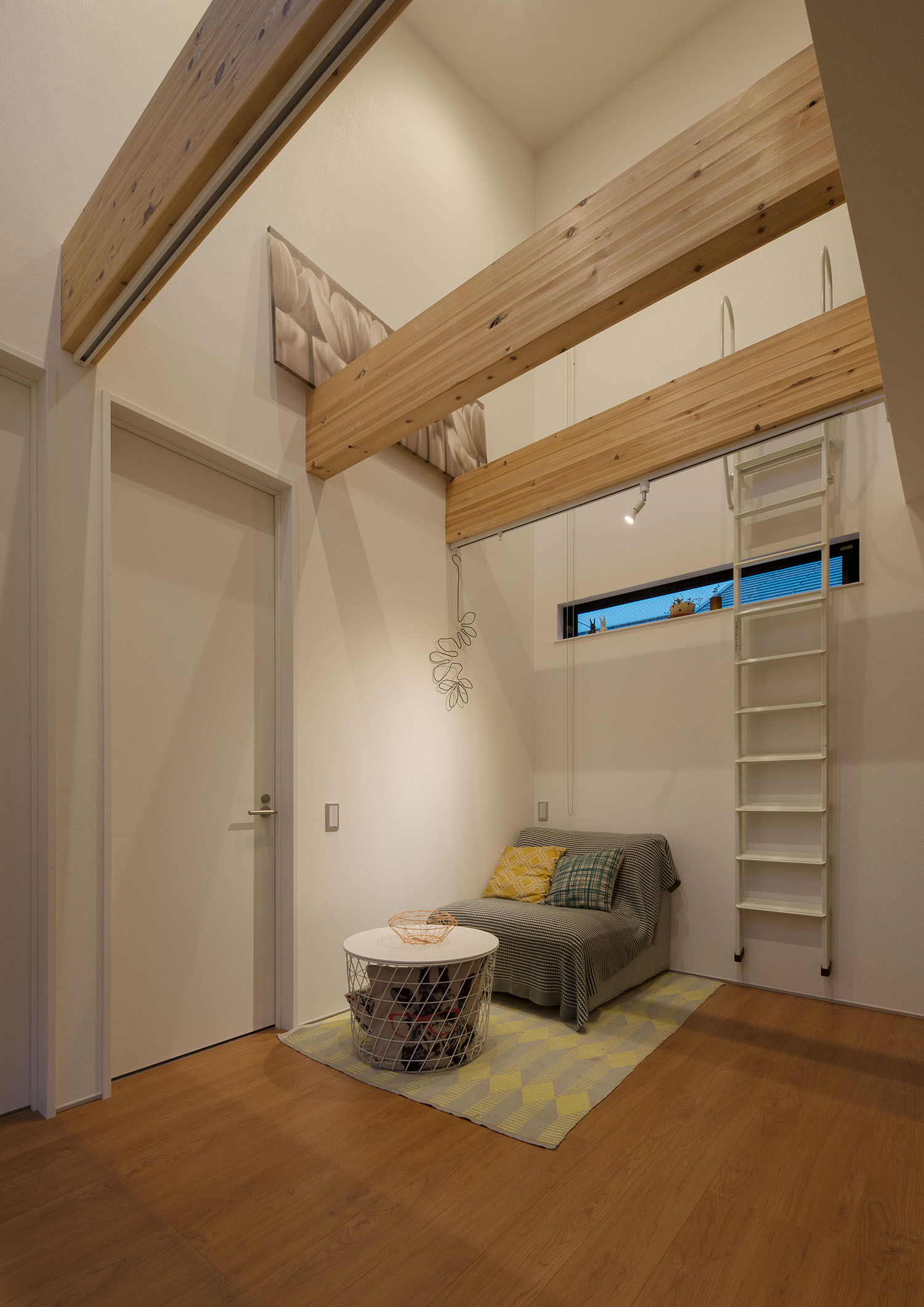 梯子を掛けた吹き抜けのセカンドリビング・デザイン住宅 注文住宅・デザイン住宅建築実例_『CASE536 Preppy』_フリースペース