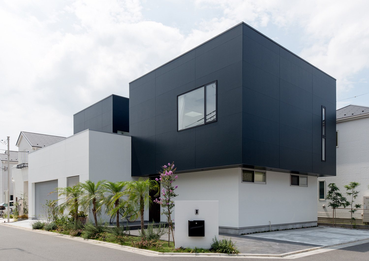 デザイン住宅建築実例_外観・注文住宅『CASE593 CAMP』の建築実例・施⼯例の写真・建物外観全体 注文住宅・デザイン住宅建築実例_『CASE593 CAMP』_外観