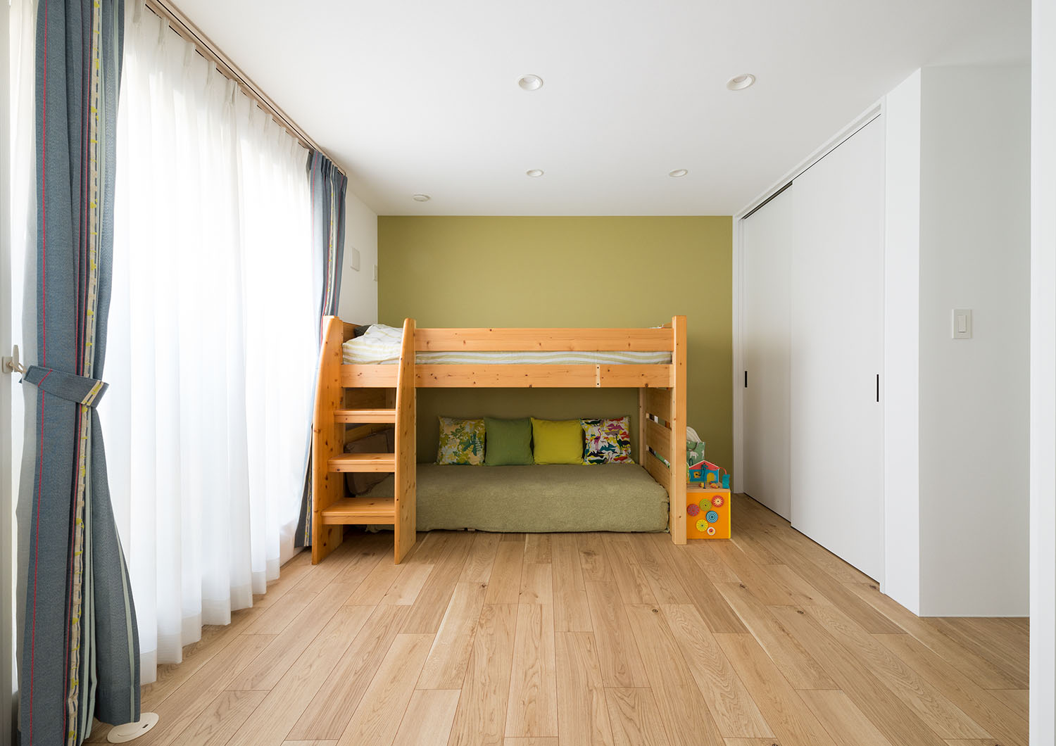 注文住宅・デザイン住宅建築実例_子供部屋 注文住宅・デザイン住宅建築実例_『CASE542 グレージュのハウス』_子供部屋