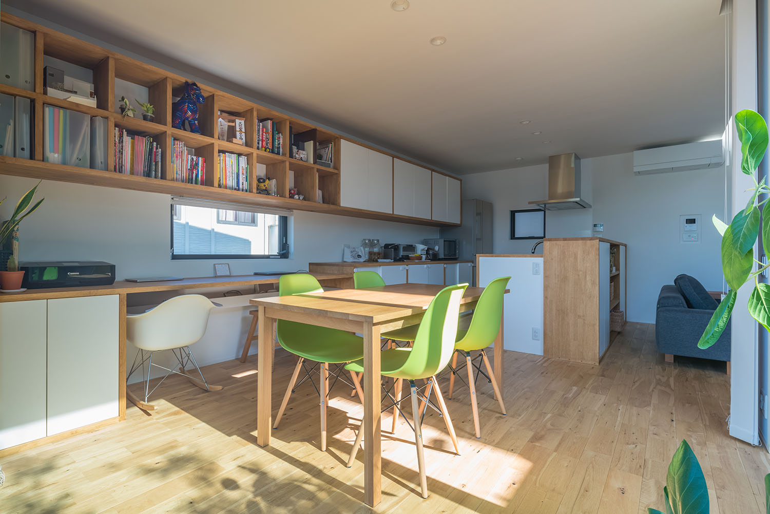 木のインテリアを中心として緑を取り入れたナチュラルなLDK・デザイン住宅 注文住宅・デザイン住宅建築実例_『CASE505 silhouette』_LDK