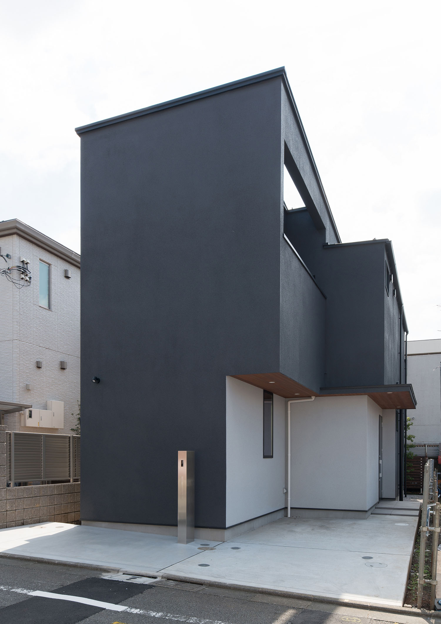 デザイン住宅建築実例_外観・注文住宅『CASE597 Ambiguous Expression』の建築実例・施⼯例の写真・建物外観全体 注文住宅・デザイン住宅建築実例_『CASE597 Ambiguous Expression』_外観