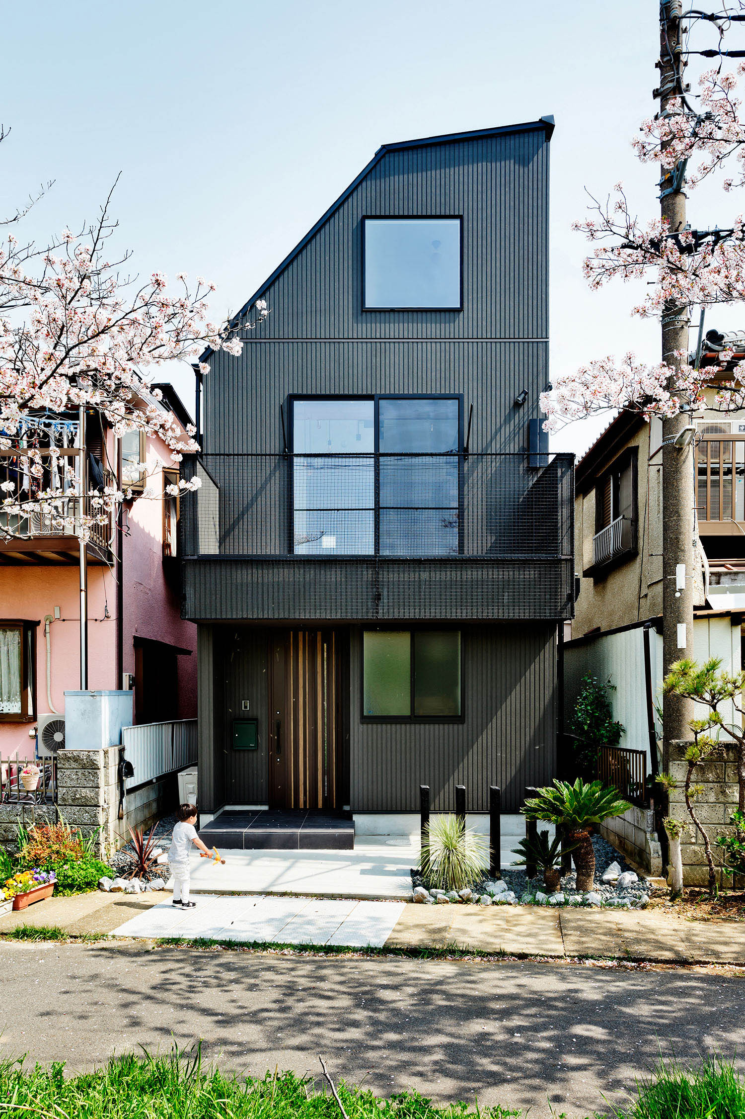 デザイン住宅建築実例_外観・注文住宅『CASE604 “LIKE”』の建築実例・施⼯例の写真・建物外観全体 注文住宅・デザイン住宅建築実例_『CASE604 “LIKE”』_外観