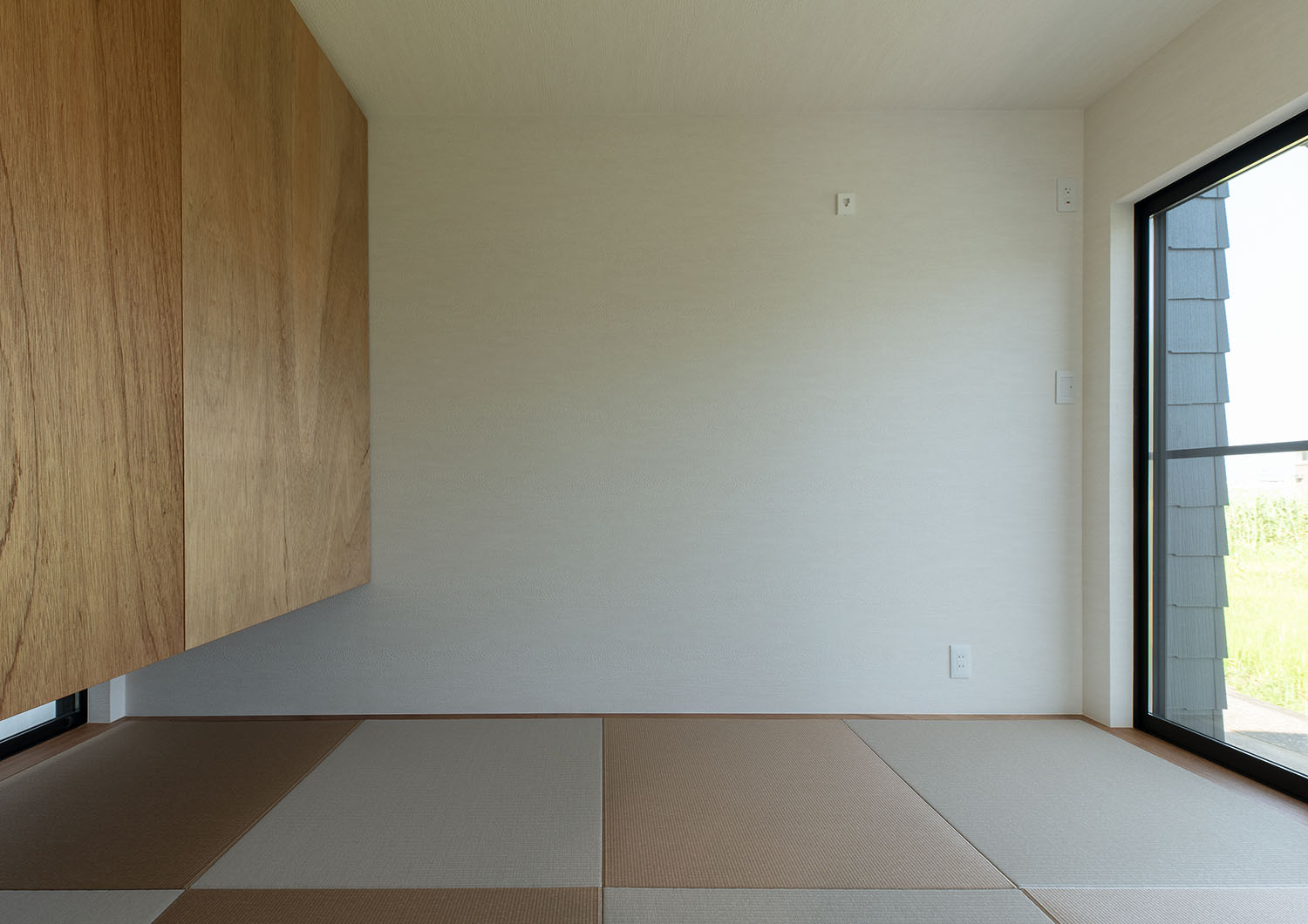 木の浮き収納がある琉球畳の和室・デザイン住宅 注文住宅・デザイン住宅建築実例_『CASE685 flat scale』_和室