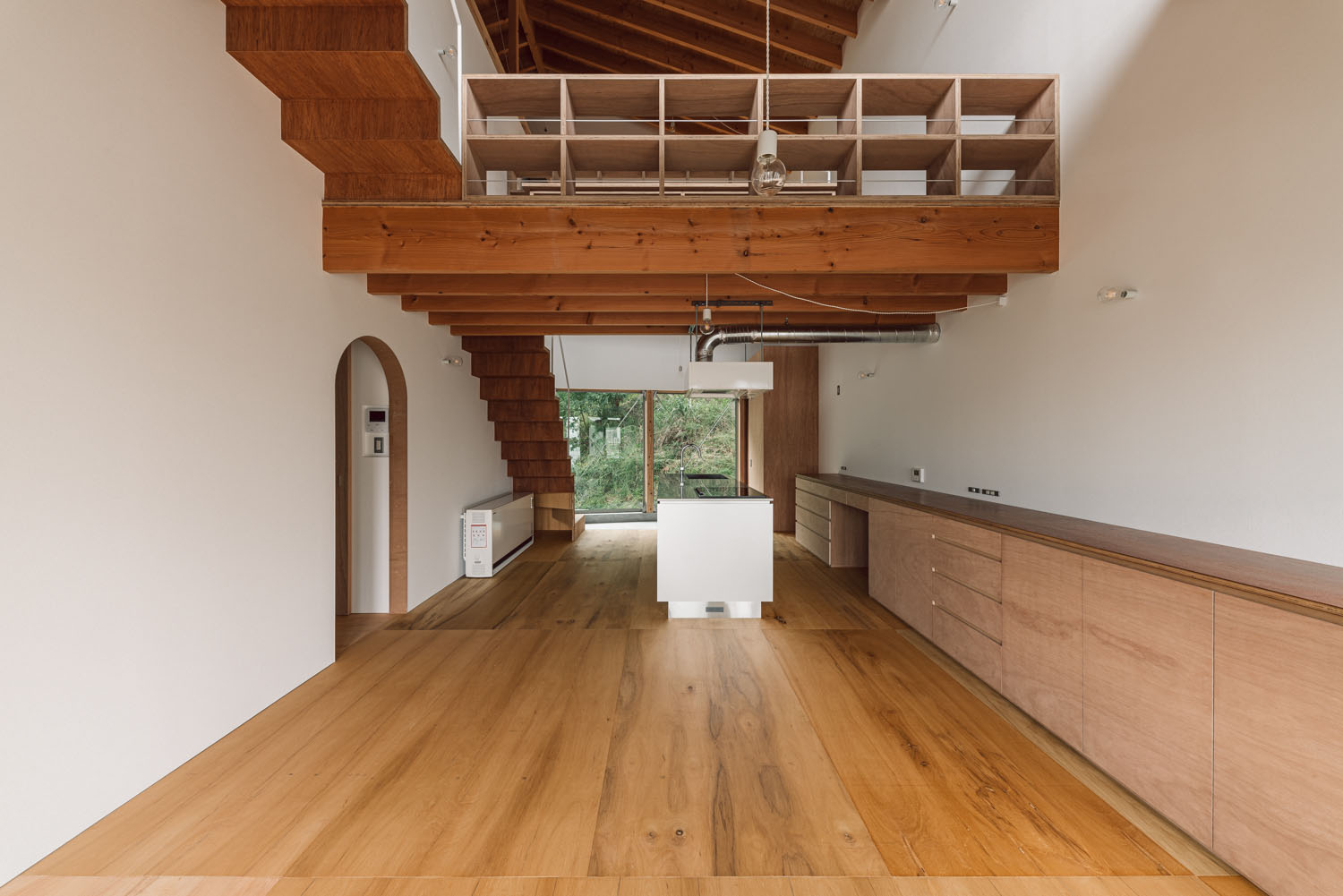 木材を多用した吹き抜けのあるLDK・デザイン住宅 注文住宅・デザイン住宅建築実例_『CASE692 桜ヶ丘の住宅』_LDK