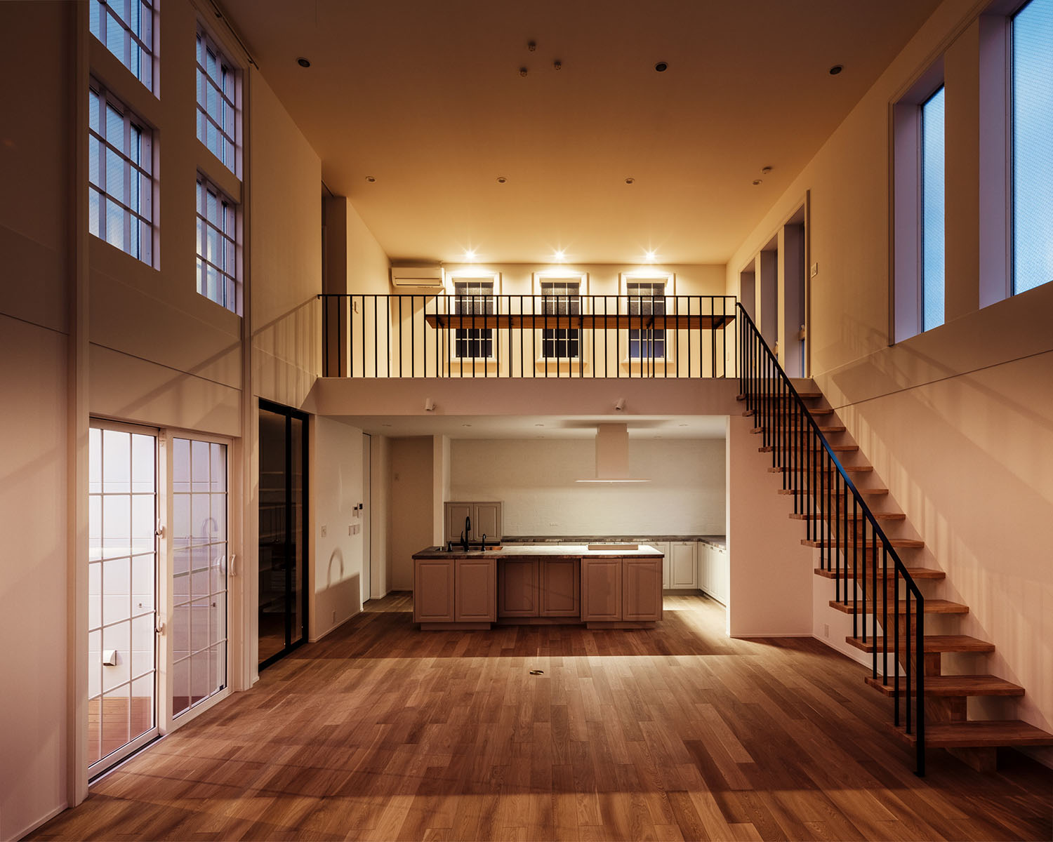 照明がついている吹き抜けの部屋・フリーダムアーキテクツの事例 注文住宅・デザイン住宅建築実例_『CASE710 décor』_LDK