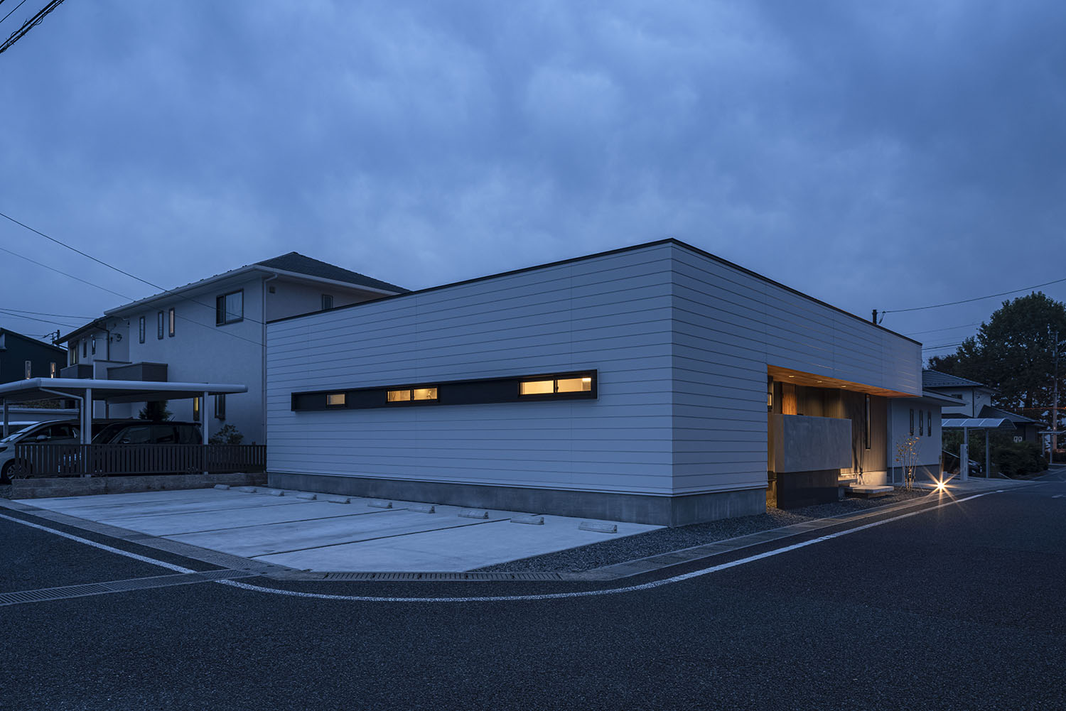 注文住宅・平屋・岐阜県・外観スリット窓・平屋外観・シンプルな外観 注文住宅・デザイン住宅建築実例_『CASE711 「遊」・「作」』_外観