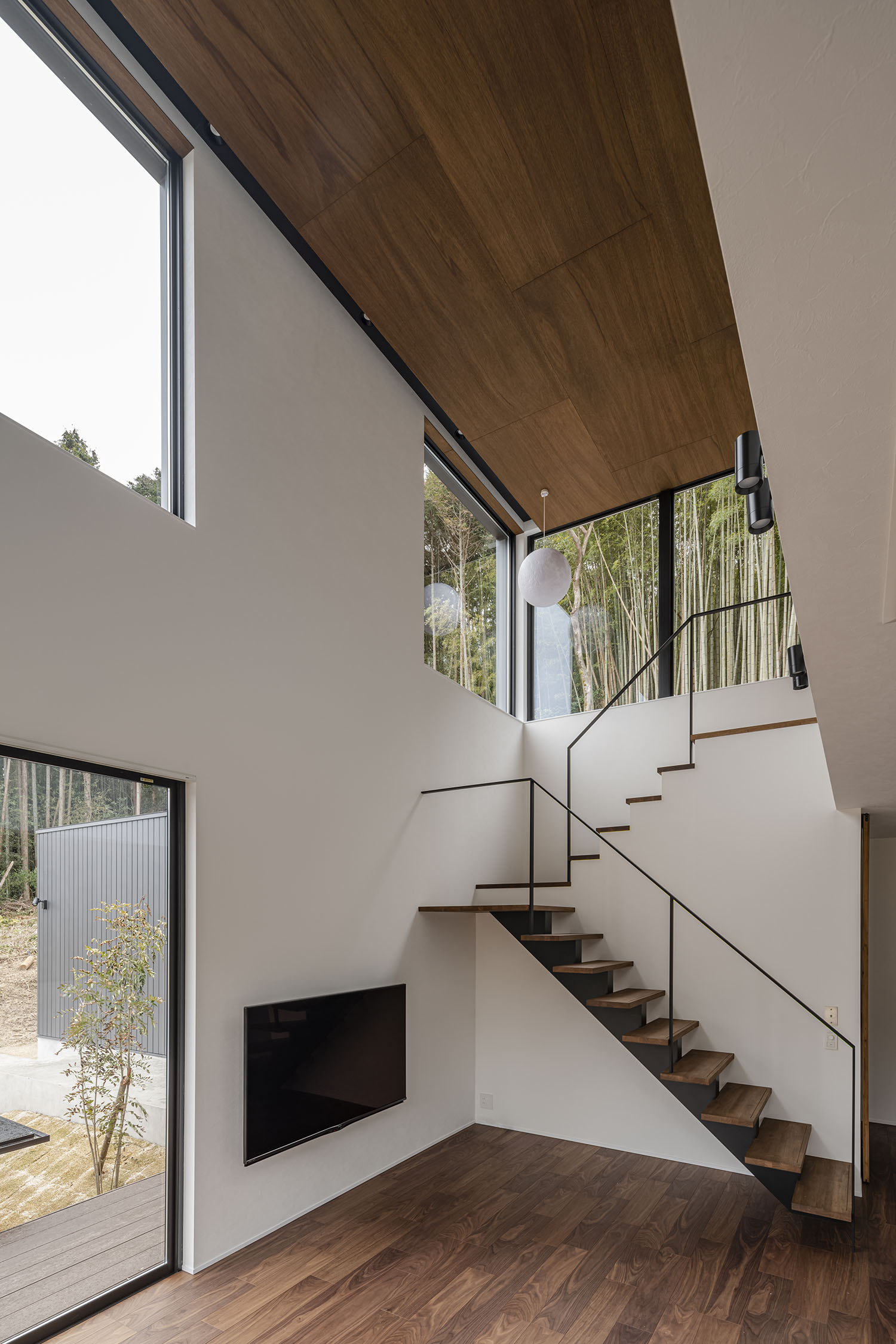 注文住宅・LDK・田舎暮らし・吹き抜け・リビングイン階段・アイアン手摺・開放感のあるリビング 注文住宅・デザイン住宅建築実例_『CASE712 澄』_LDK