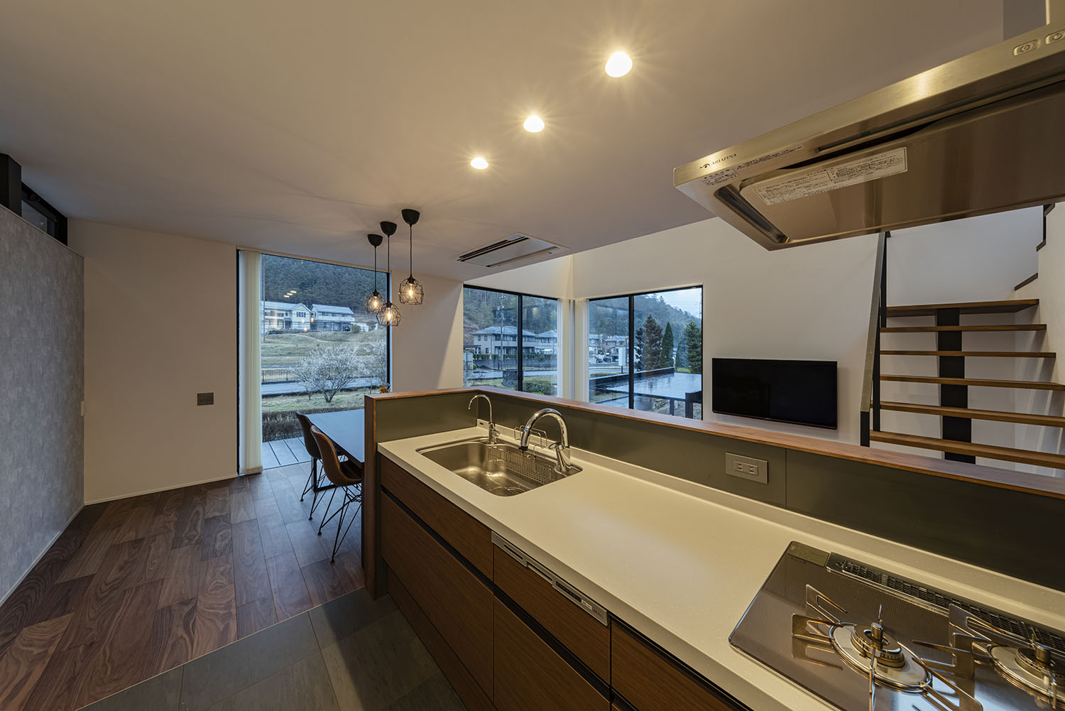 注文住宅・キッチン・田舎暮らし・モルタルキッチン・一体型キッチン・ペニンシュラキッチン 注文住宅・デザイン住宅建築実例_『CASE712 澄』_キッチン