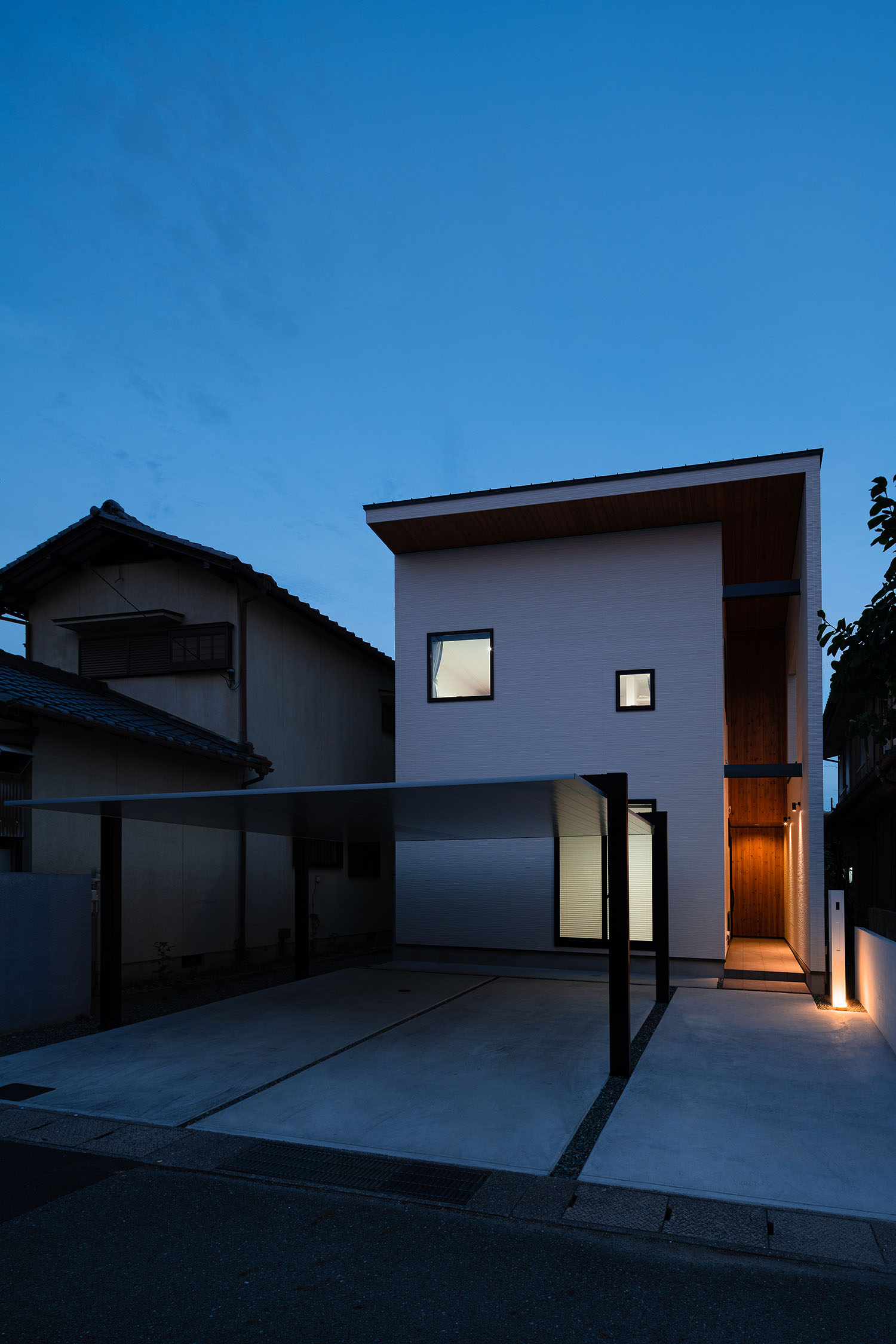 注文住宅・外観・キューブ・スクエアな外観・窓が少ない外観・屋外照明 注文住宅・デザイン住宅建築実例_『CASE713 トレイスライン』_外観