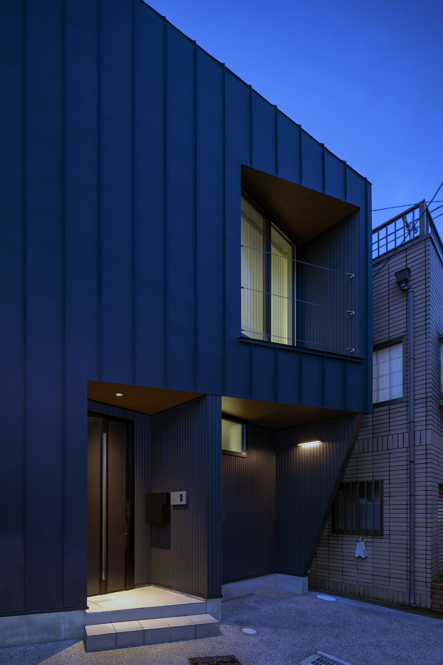 注文住宅・外観・三階建て・狭小住宅・ガルバリウム鋼板 注文住宅・デザイン住宅建築実例_『CASE714 Grav』_外観