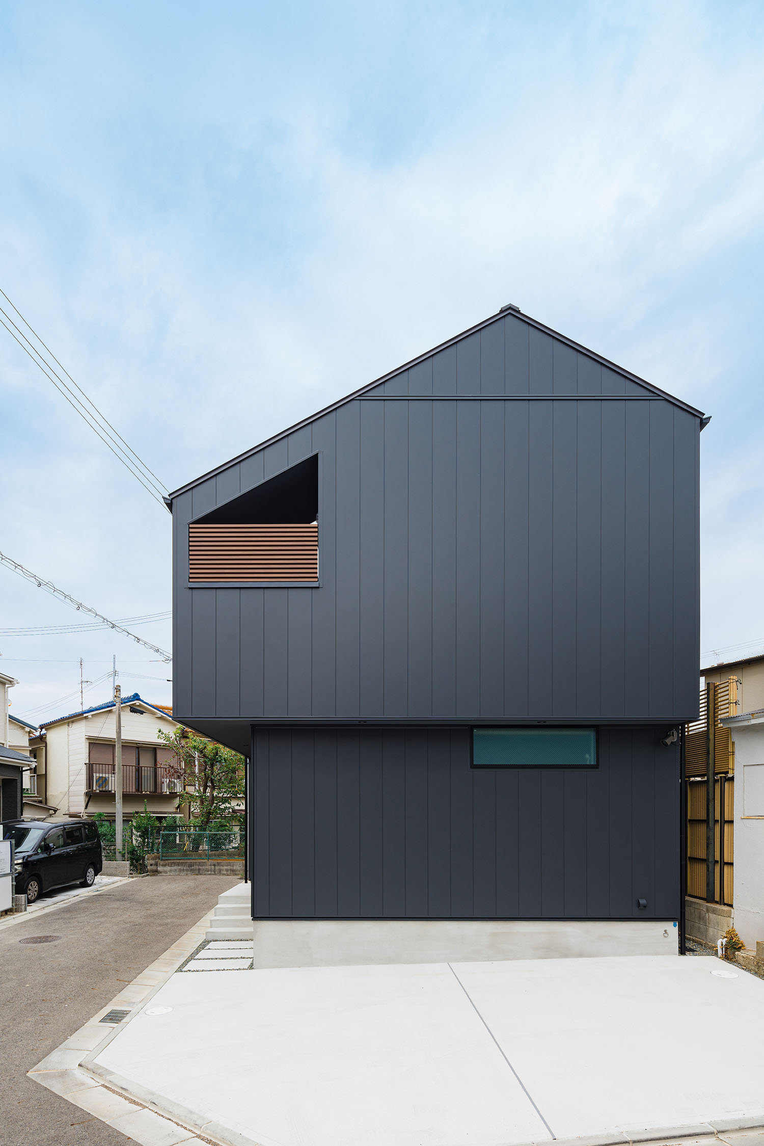 注文住宅『CASE715 トラス屋根の家』の建築実例・施⼯例の写真・建物外観全体 注文住宅・デザイン住宅建築実例_『CASE715 トラス屋根の家』_外観