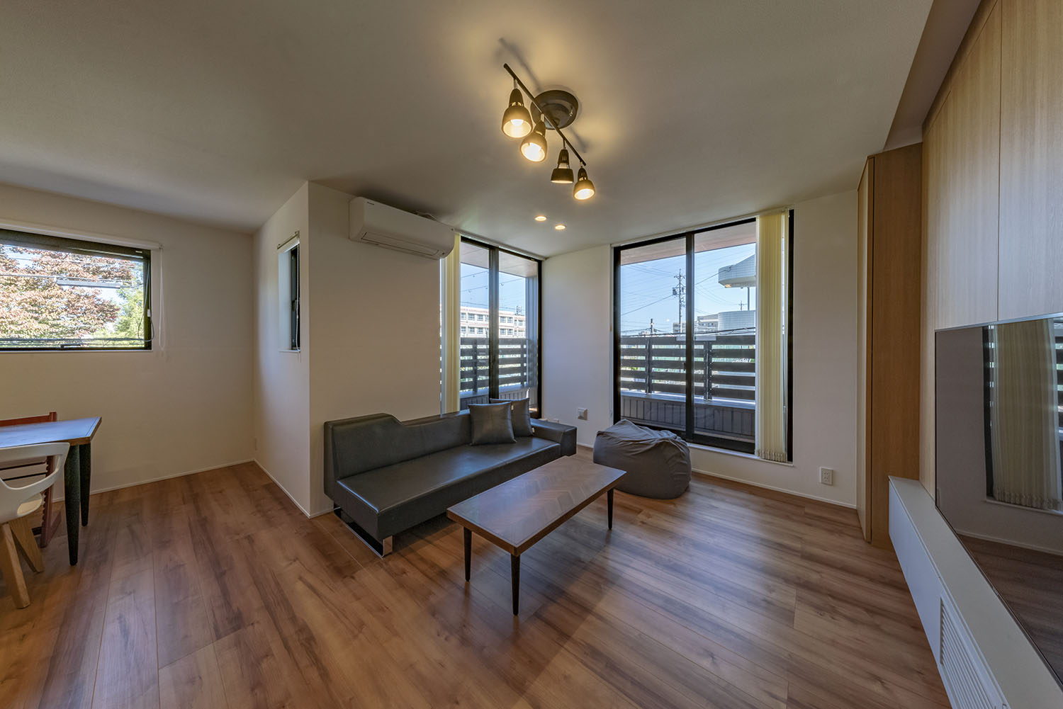 注文住宅・LDK・バルコニーとつながる・開放感のある・ 注文住宅・デザイン住宅建築実例_『CASE716 Calm』_LDK