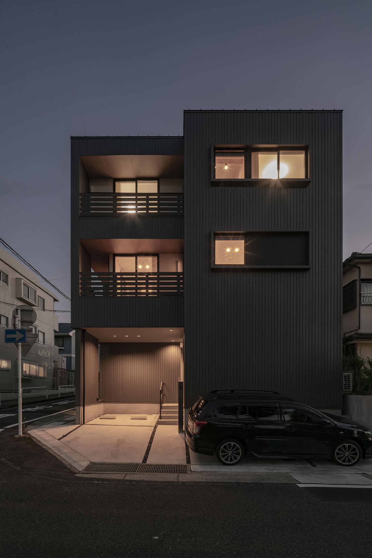 注文住宅・外観・三階建て・狭小住宅・角地・スクエアな外観・シンプル 注文住宅・デザイン住宅建築実例_『CASE716 Calm』_外観