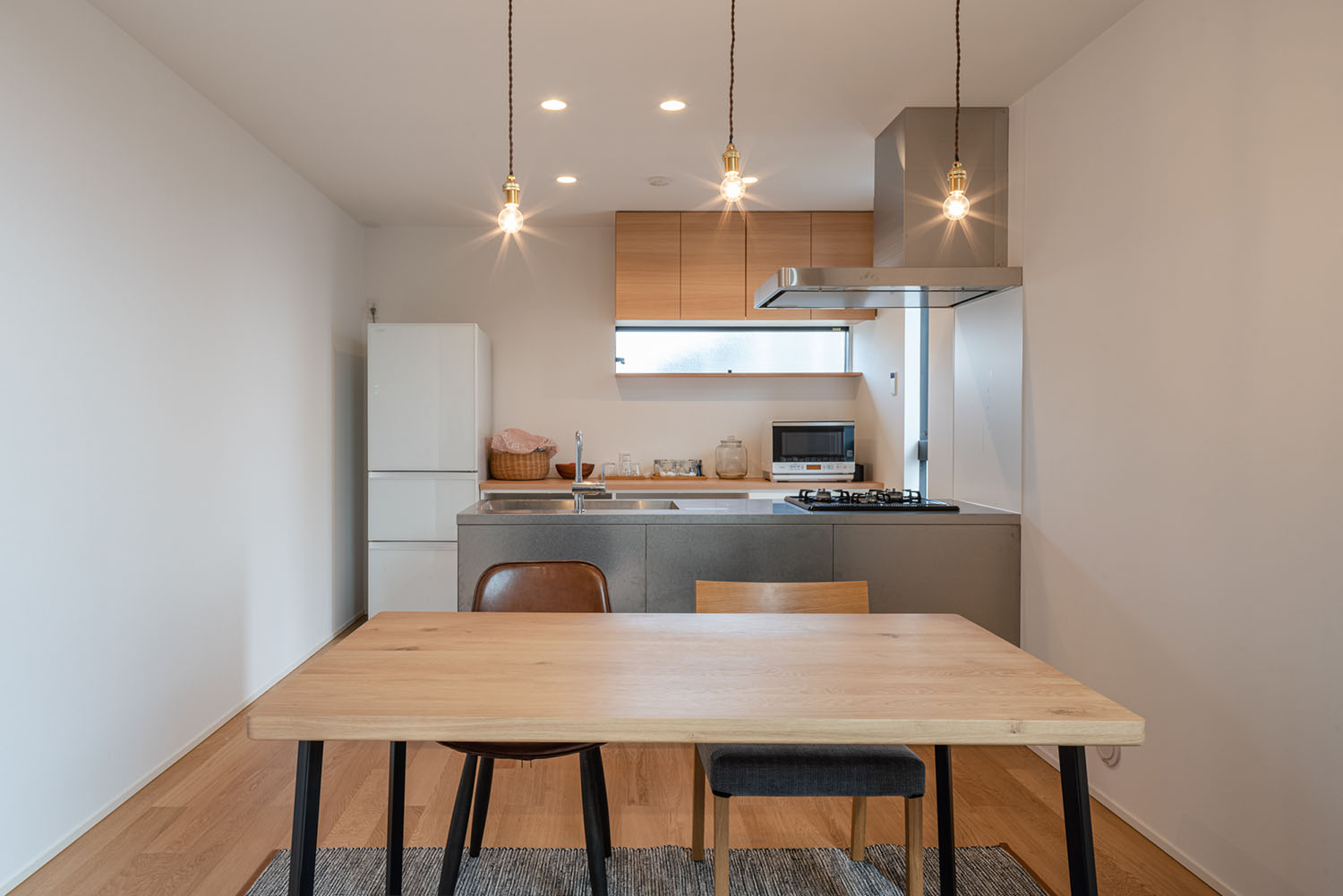 注文住宅・ダイニング・ペニンシュラキッチン・ナチュラル 注文住宅・デザイン住宅建築実例_『CASE717 光土間の家』_LDK