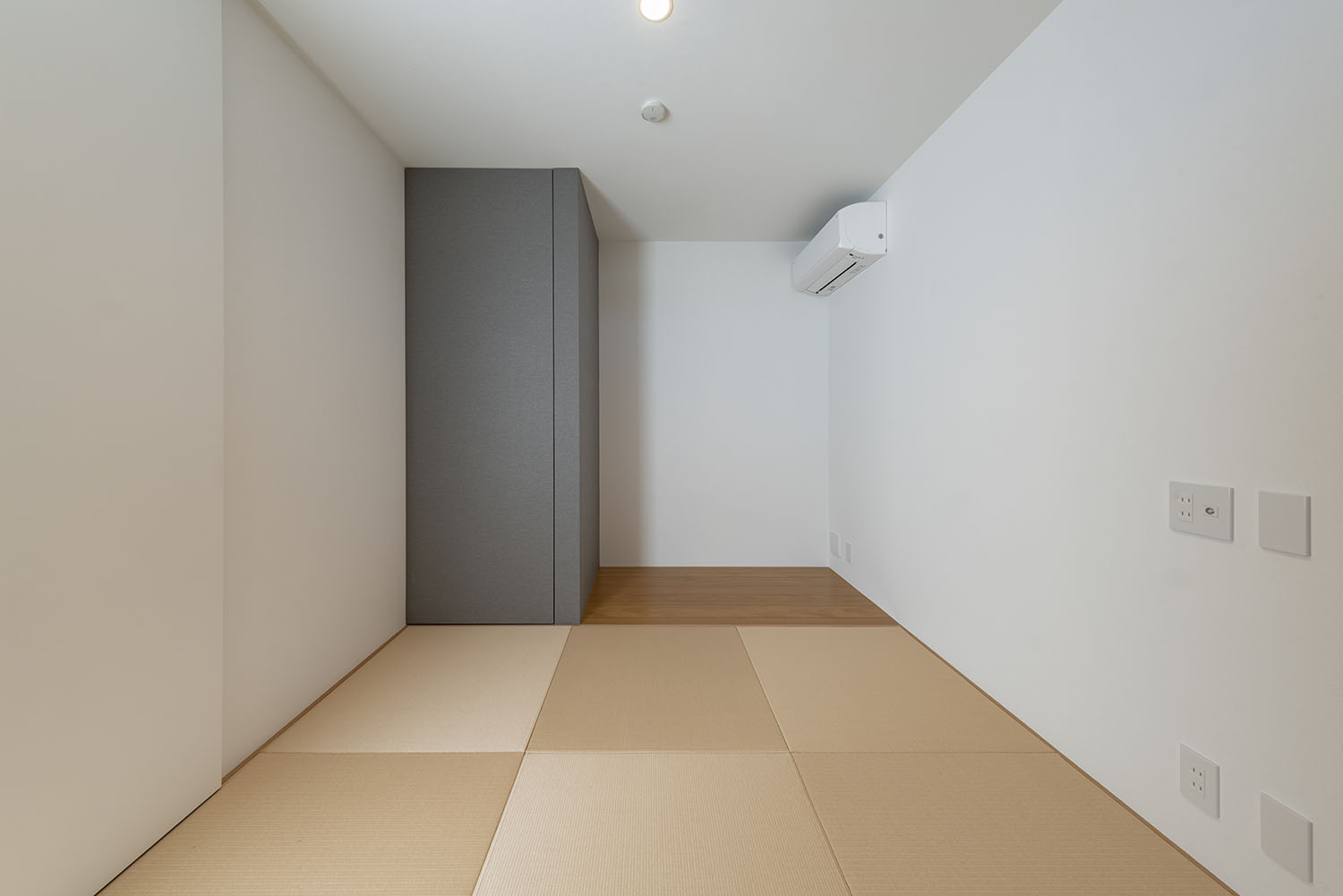 注文住宅・和室・琉球畳・モダン・明るい和室 注文住宅・デザイン住宅建築実例_『CASE718 Enclose』_和室