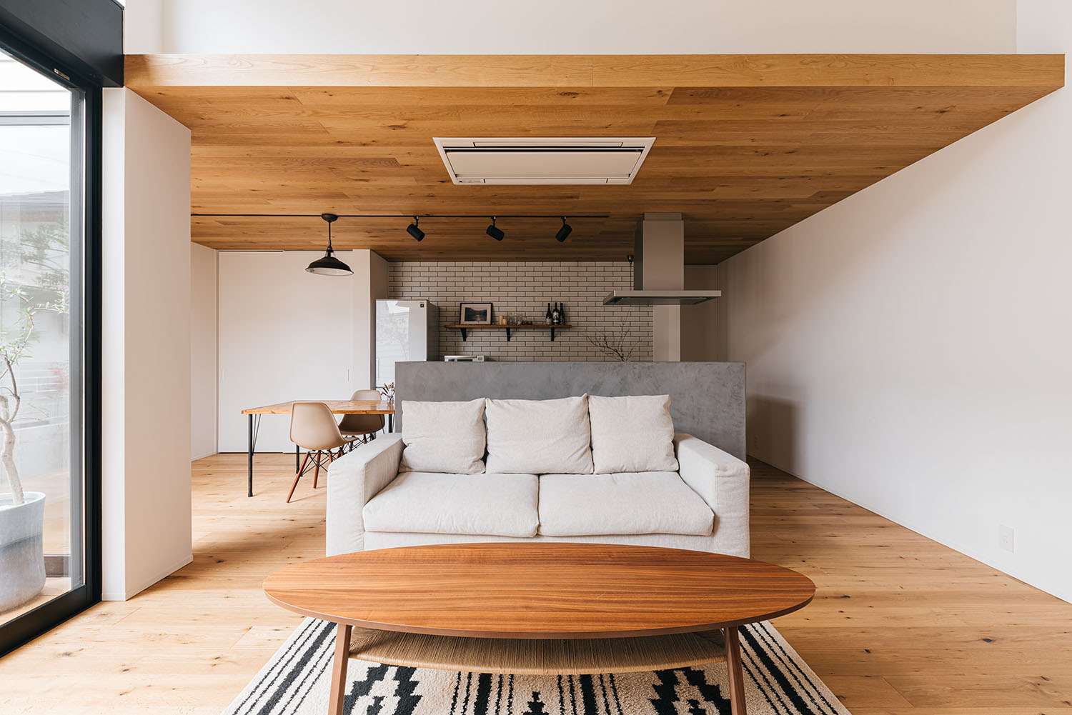 注文住宅・LDK・開放感のある・明るい・ナチュラル 注文住宅・デザイン住宅建築実例_『CASE719 Flat foam』_LDK