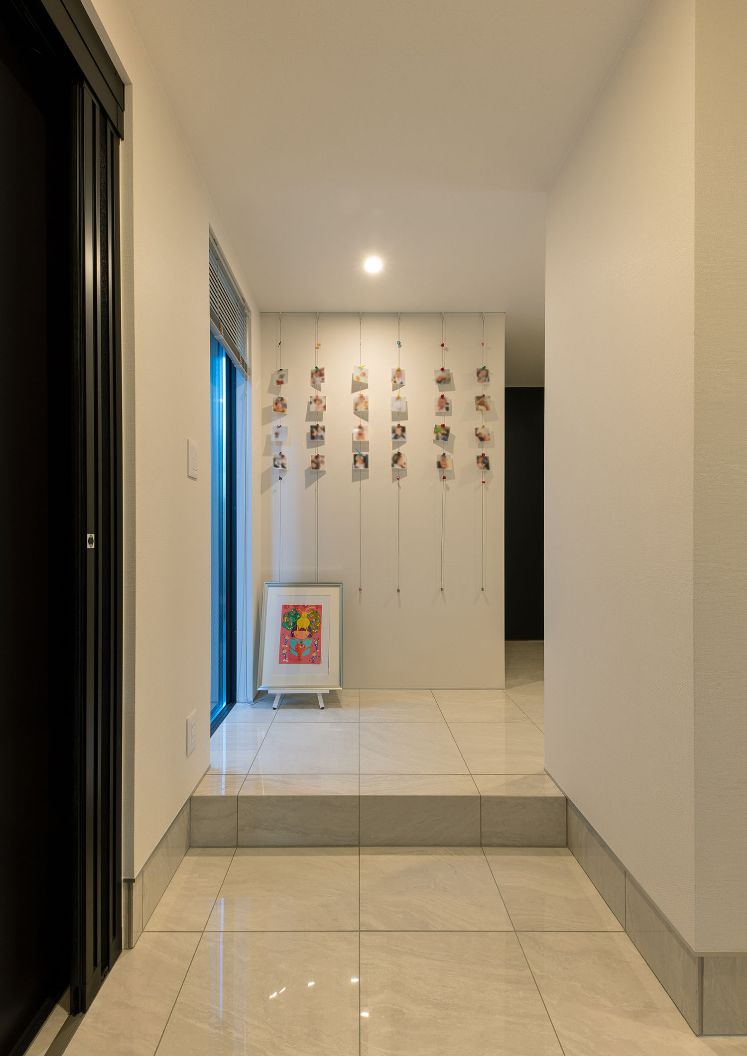 注文住宅・玄関・タイル・大理石・明るい玄関 注文住宅・デザイン住宅建築実例_『CASE720 S×S』_玄関