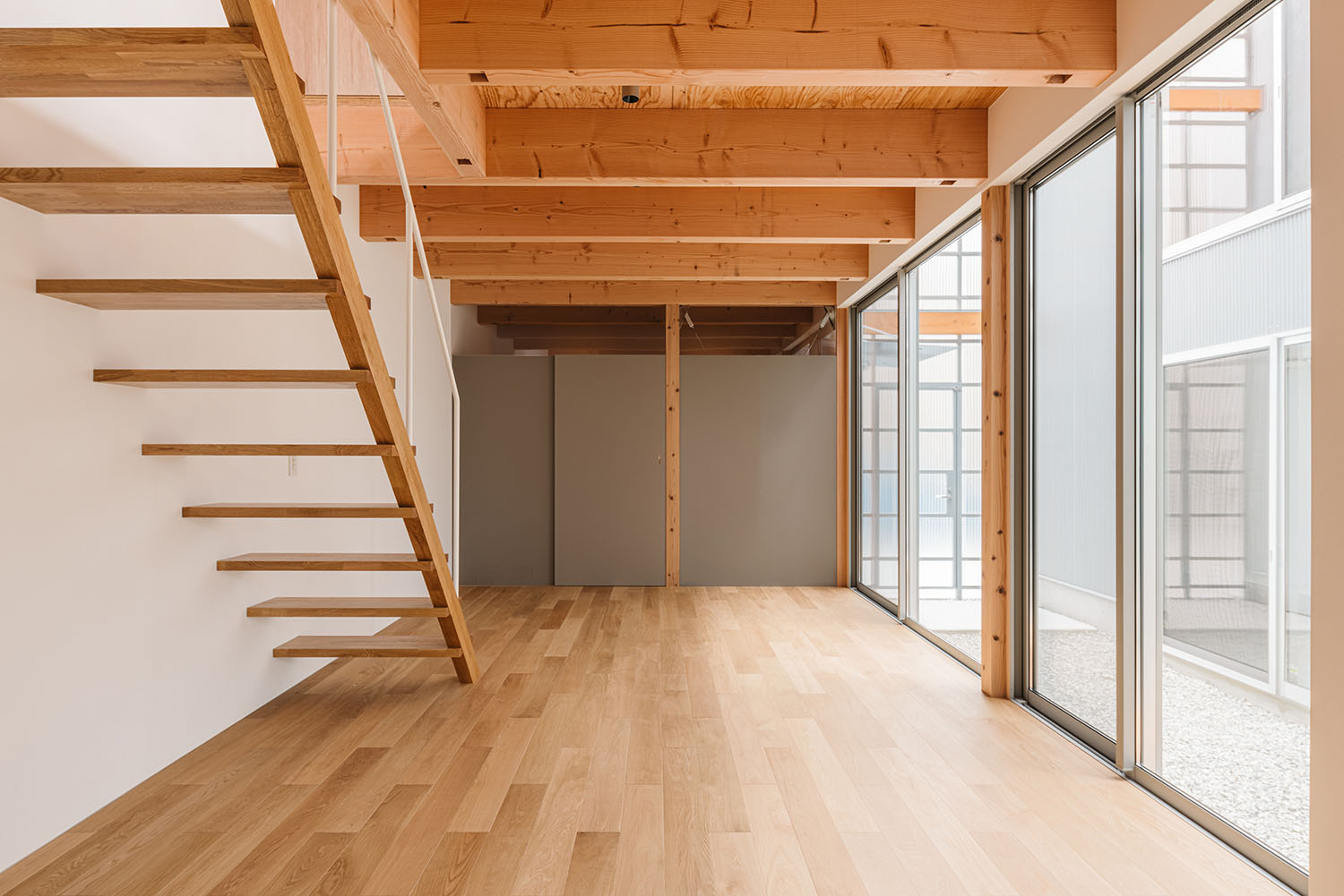 注文住宅・LDK・木のぬくもり・リビングイン階段・広く感じる・梁見せ天井 注文住宅・デザイン住宅建築実例_『CASE724 橿原の家』_LDK