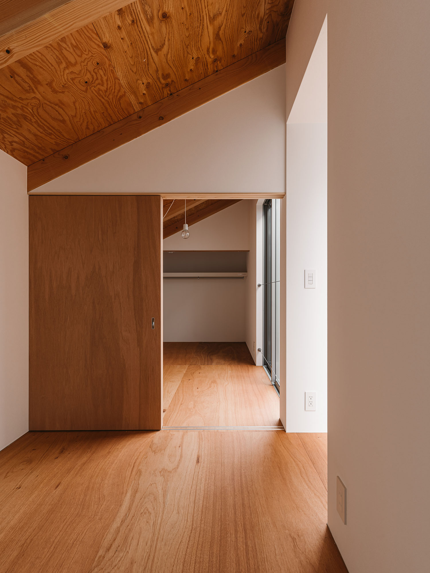 注文住宅・個室・居室・木のぬくもり・引き戸 注文住宅・デザイン住宅建築実例_『CASE724 橿原の家』_廊下