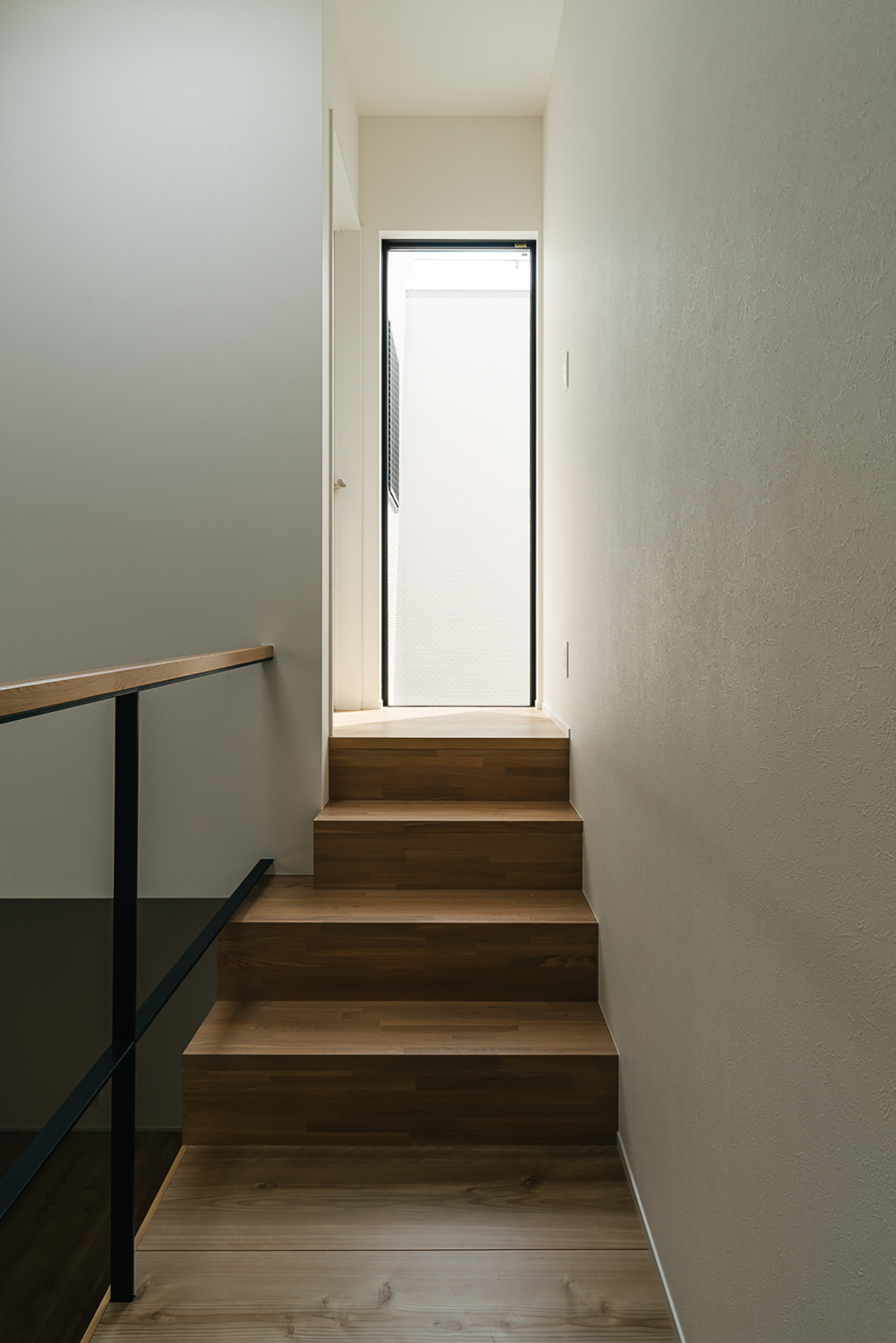 注文住宅・FIX窓・スリット窓・箱型階段 注文住宅・デザイン住宅建築実例_『CASE726 格子戸の家』_階段