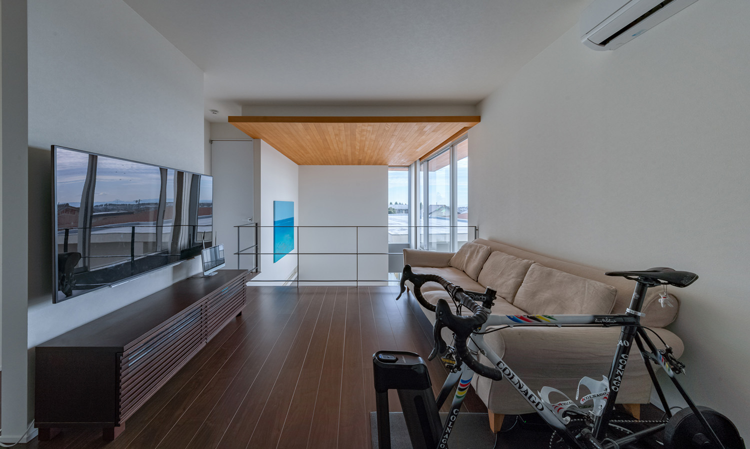 注文住宅・二階リビング・セカンドリビング・吹き抜け・自転車 注文住宅・デザイン住宅建築実例_『CASE728 My Style Home』_LDK