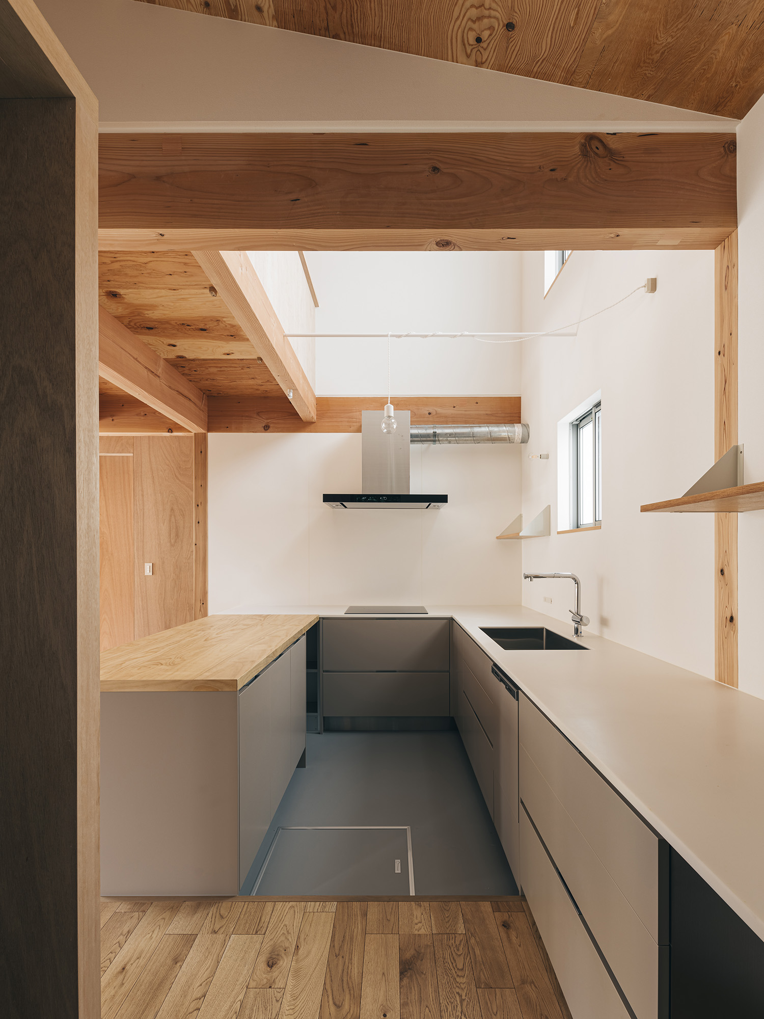 注文住宅・キッチン・吹き抜け・L字キッチン・コの字 注文住宅・デザイン住宅建築実例_『CASE729 伏見の家』_キッチン