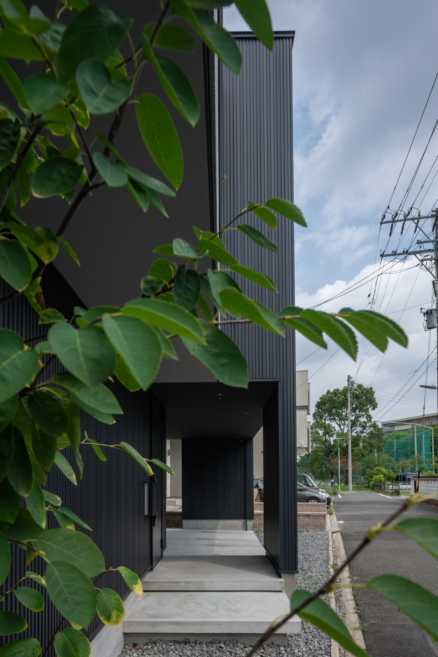 注文住宅・外観・玄関アプローチ・ガレージ・ガルバリウム 注文住宅・デザイン住宅建築実例_『CASE732 pass』_外観