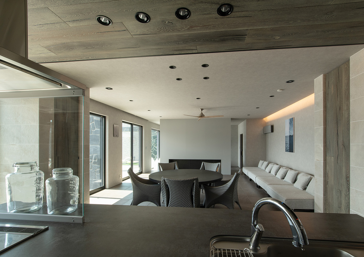 注文住宅・LDK・ダイニング・アイランドキッチン・海が見えるオーシャンビュー・ 注文住宅・デザイン住宅建築実例_『CASE733 Sea Side Residence』_LDK