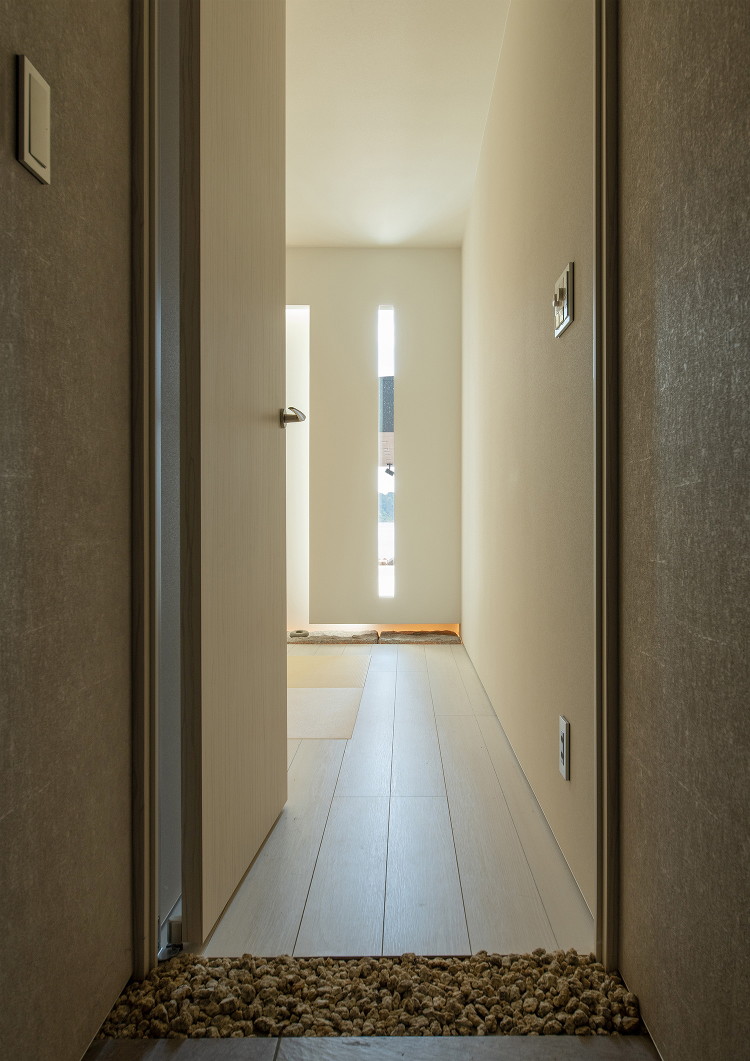 注文住宅・和室・琉球畳・和モダン・スリット窓 注文住宅・デザイン住宅建築実例_『CASE733 Sea Side Residence』_和室