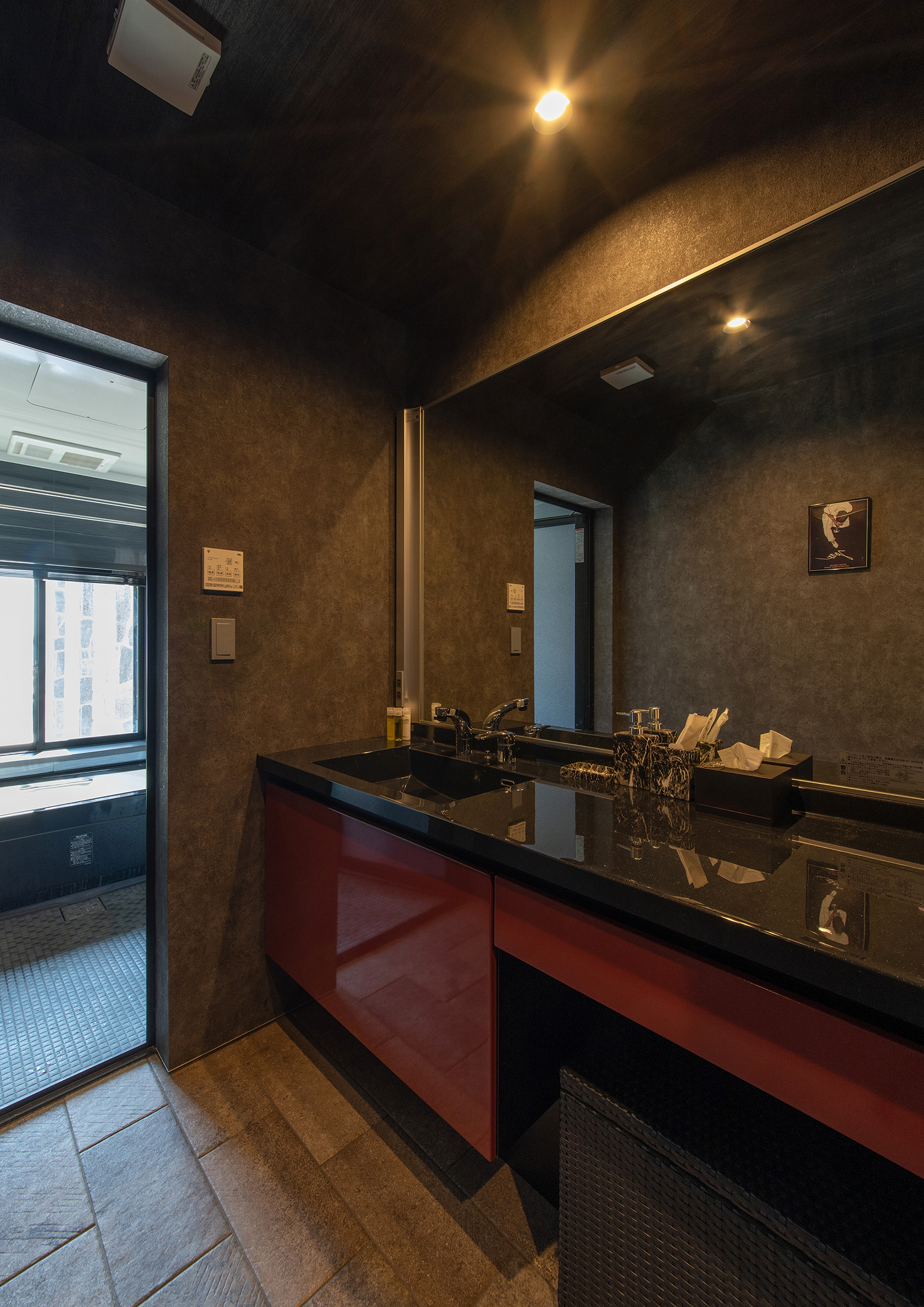 注文住宅・洗面所・モダン・黒を基調とした 注文住宅・デザイン住宅建築実例_『CASE733 Sea Side Residence』_浴室・洗面所