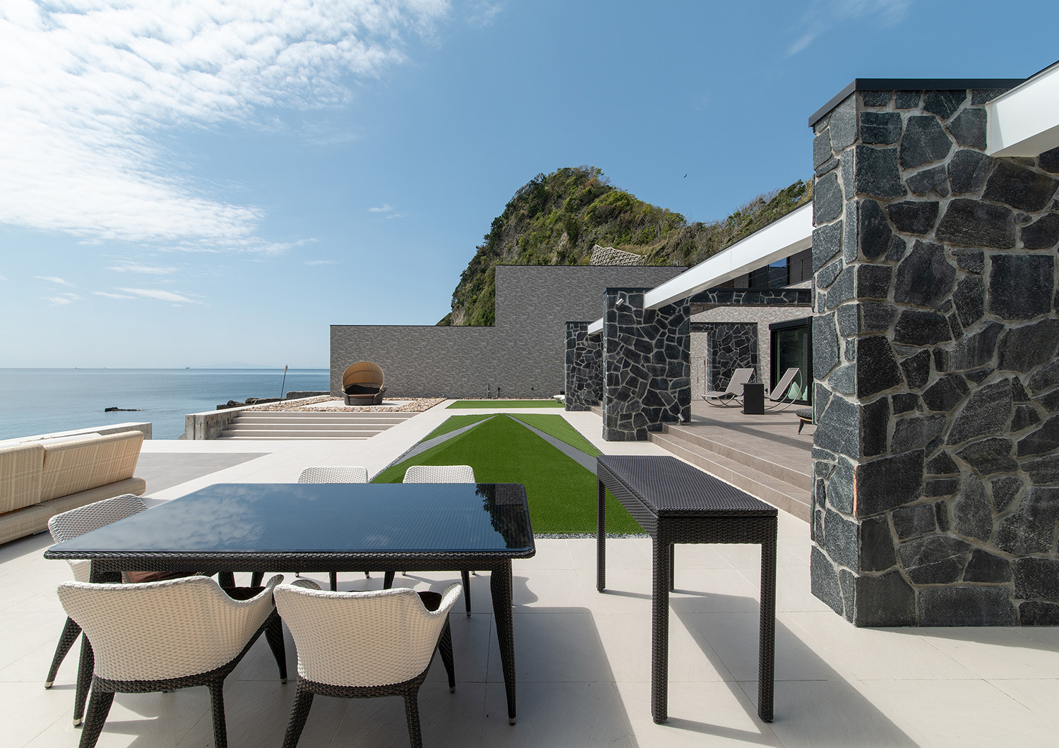 注文住宅・テラス・海が見える・オーシャンビュー・芝生のある 注文住宅・デザイン住宅建築実例_『CASE733 Sea Side Residence』_テラス・バルコニー