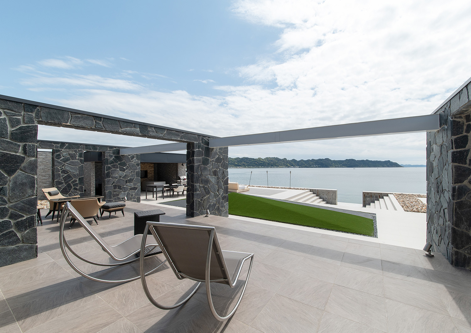 注文住宅・テラス・海が見える・オーシャンビュー・芝生のある 注文住宅・デザイン住宅建築実例_『CASE733 Sea Side Residence』_テラス・バルコニー