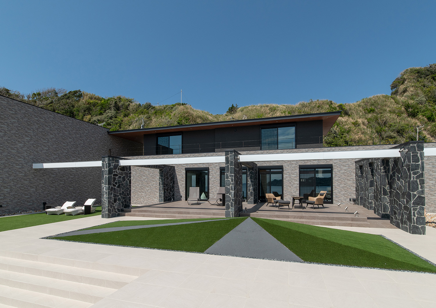 注文住宅・テラス・海が見える・オーシャンビュー・芝生のある 注文住宅・デザイン住宅建築実例_『CASE733 Sea Side Residence』_テラス・バルコニー