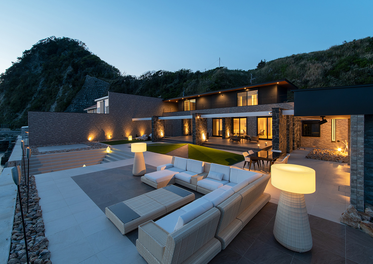 注文住宅・テラス・海が見える・オーシャンビュー・芝生のある 注文住宅・デザイン住宅建築実例_『CASE733 Sea Side Residence』_テラス・バルコニー