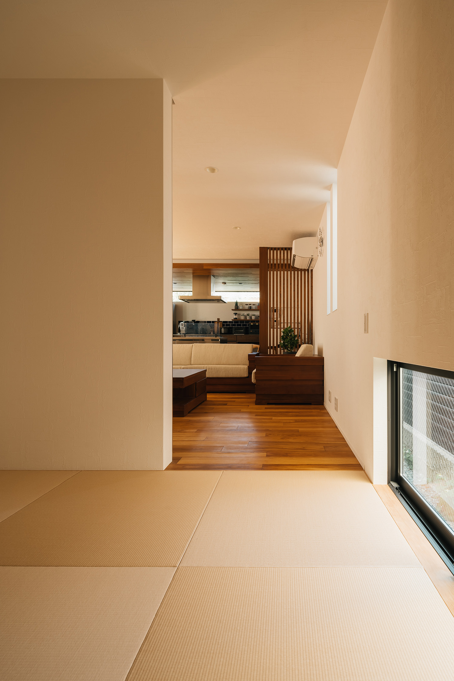 リビングとつながる琉球畳の和室