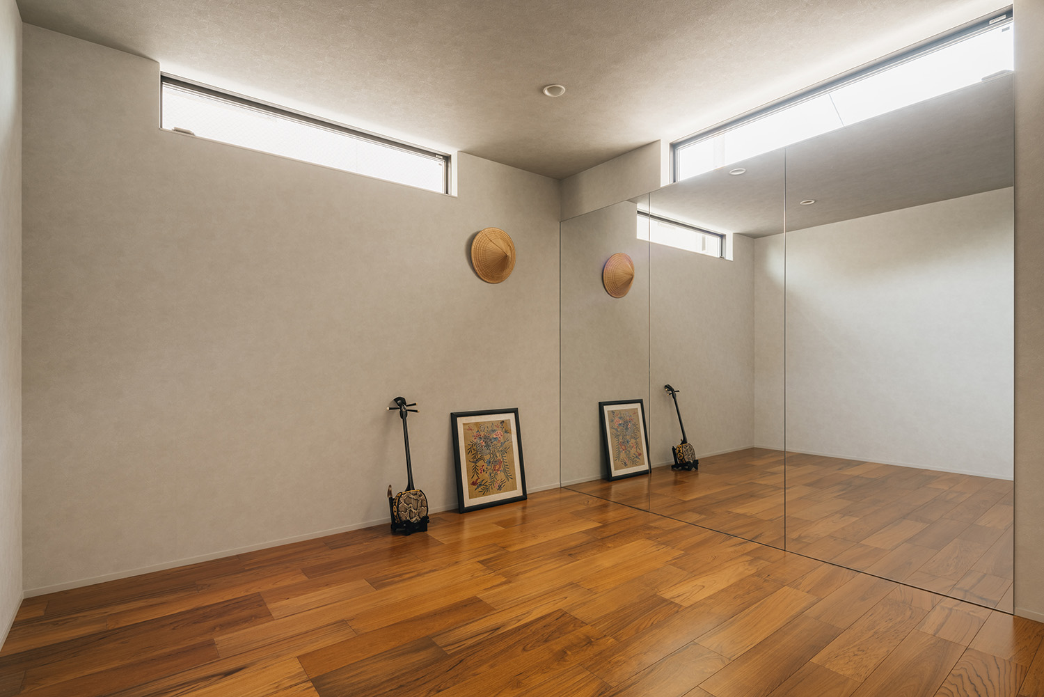 注文住宅・個室・趣味の部屋・スリット窓 注文住宅・デザイン住宅建築実例_『CASE735 brighted home』_フリースペース