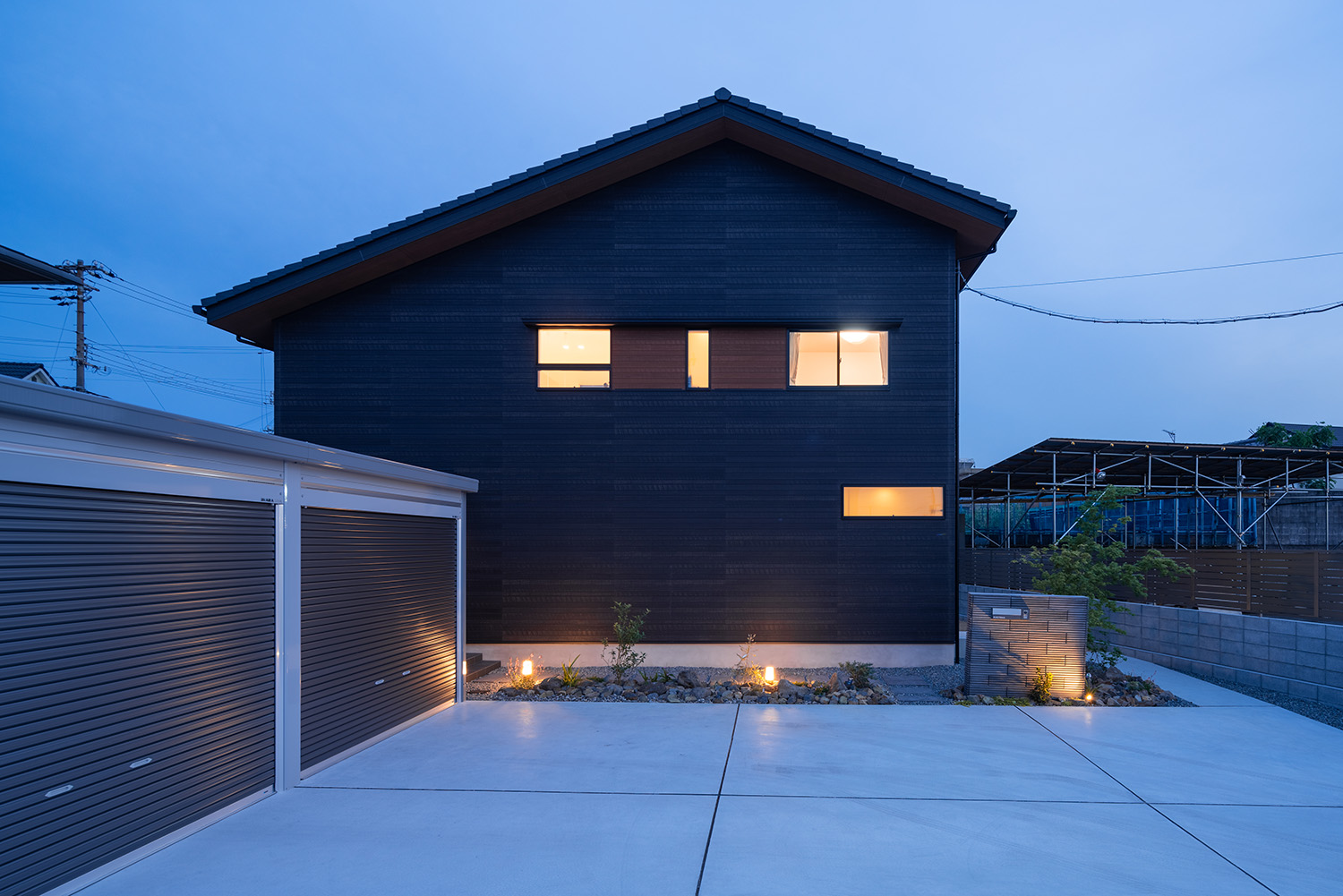 注文住宅・外観・瓦屋根・和モダン・黒い外観 注文住宅・デザイン住宅建築実例_『CASE734 黎明の家』_外観