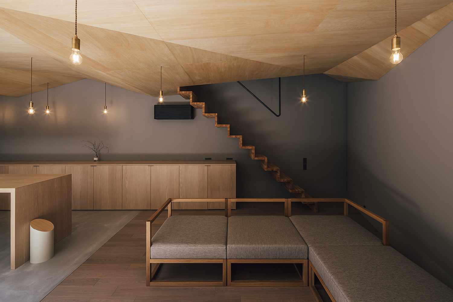 注文住宅・LDK・リビング・リビングイン階段・木の天井・木製の建具 注文住宅・デザイン住宅建築実例_『CASE736 アンモナイト』_LDK