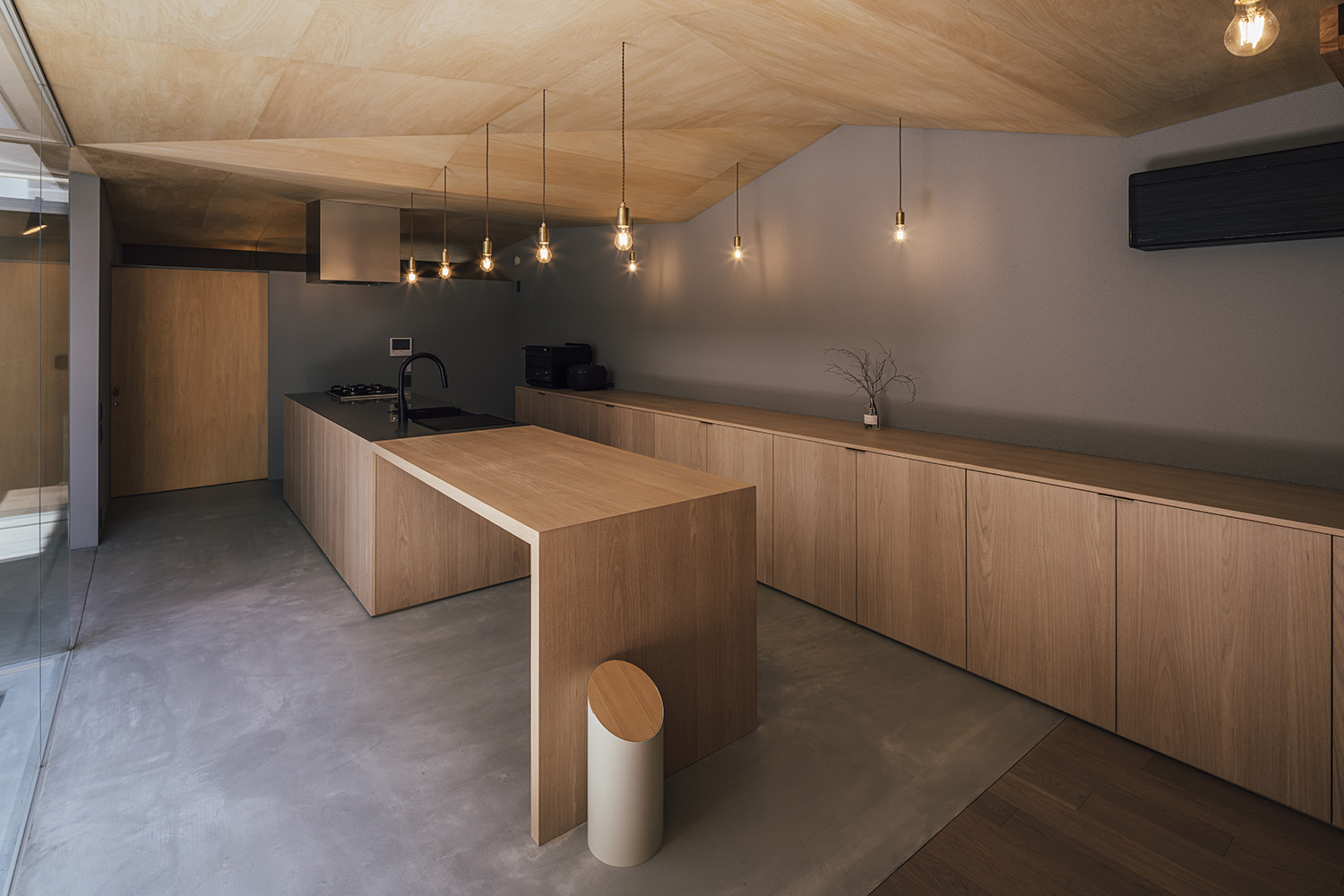 注文住宅・ダイニング・木のキッチン・木の天井・木製の建具 注文住宅・デザイン住宅建築実例_『CASE736 アンモナイト』_LDK